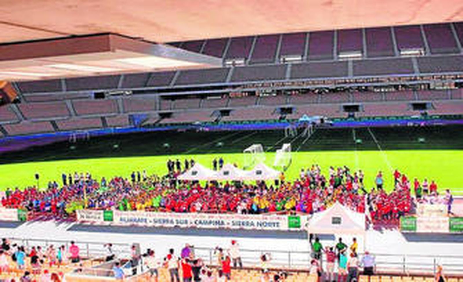 1. Participantes en una de las pruebas del Circuito Provincial de Deporte en la que se relacionan niños de diferentes municipios 2. La edad de referencia de los deportistas suele estar entre los 6 y los 11 años.