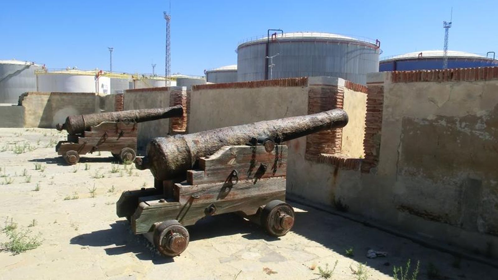Cañones en el fuerte de la Isla Verde.