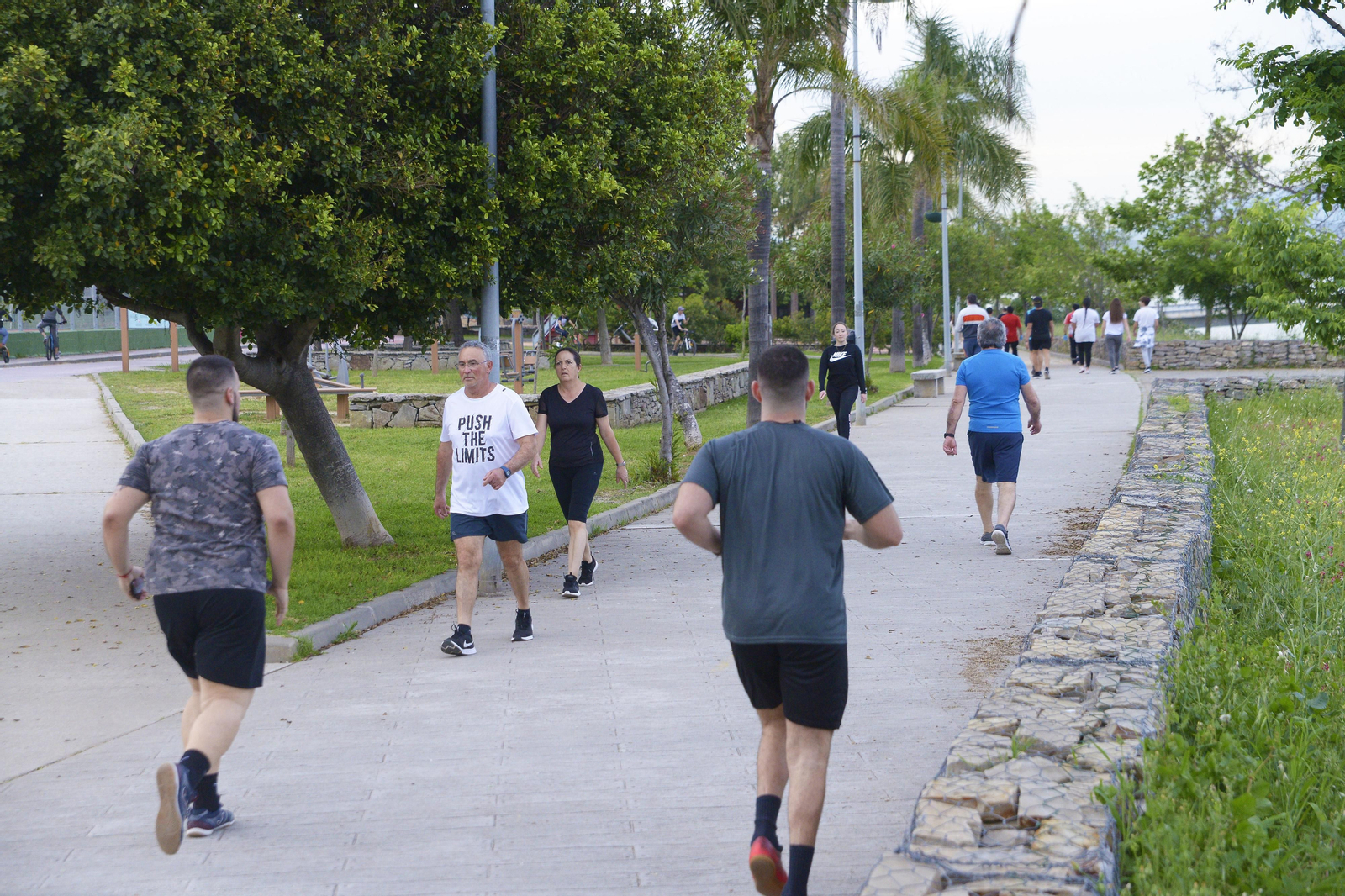 Fotos de gente corriendo por la tarde-noche en Algeciras