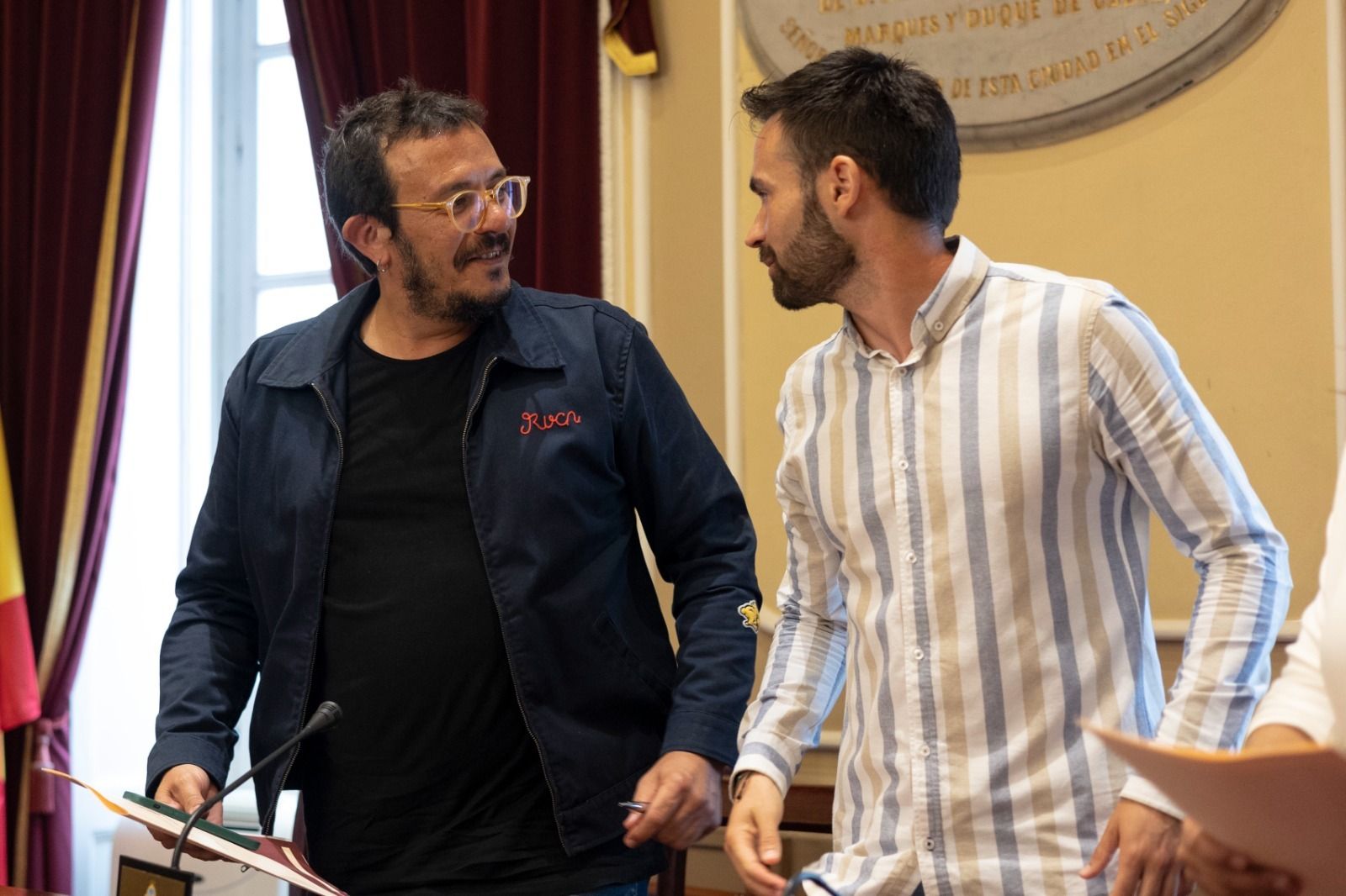 José María González 'Kichi' junto a David de la Cruz tras la rueda de prensa de este jueves.