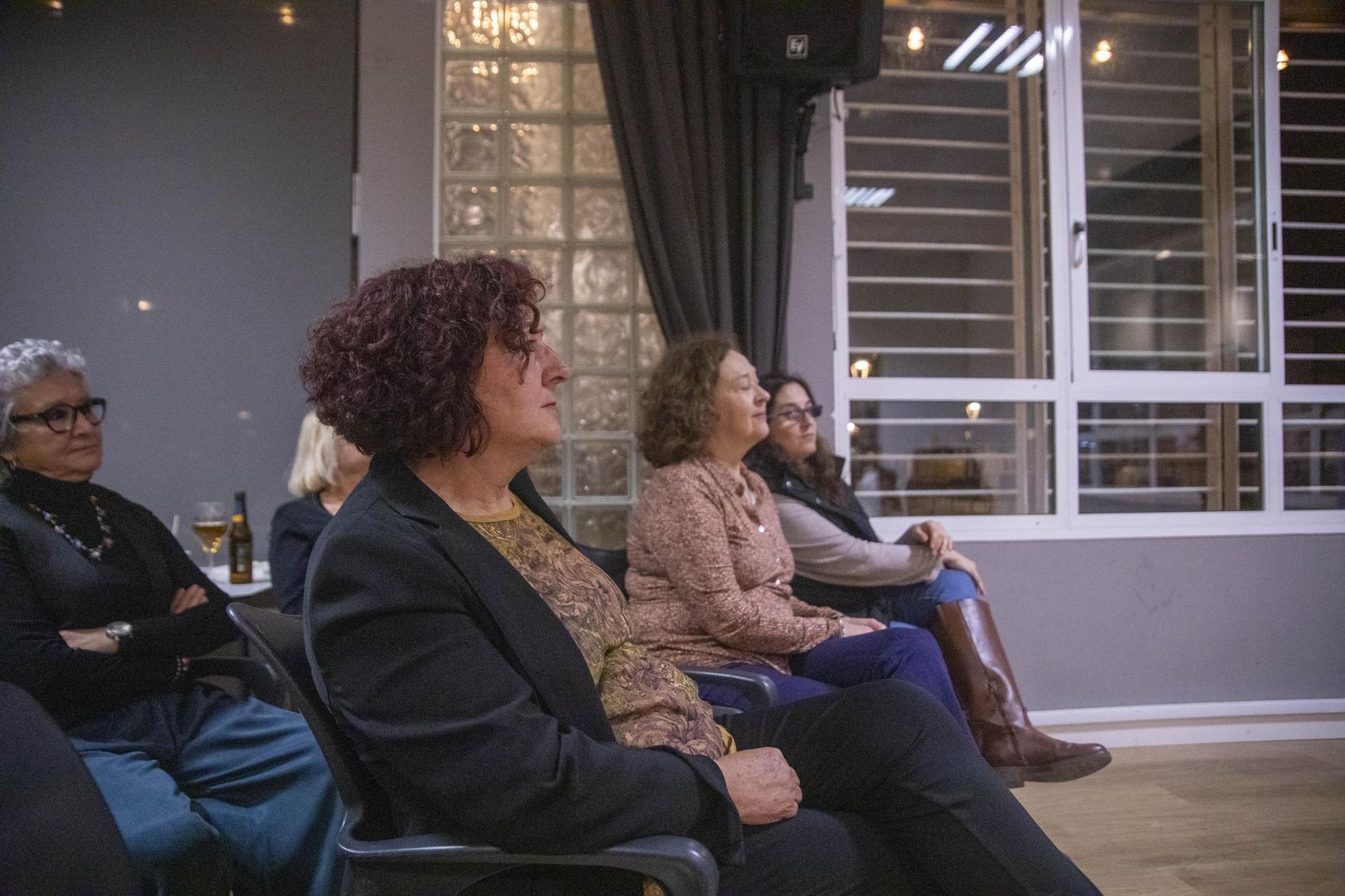 La Plataforma de Acción Feminista en Almería rinde homenaje a las mujeres de la Desbandá con su II Premio ‘Posidonia’ a Loli Sierra, vicepresidenta de la Asociación Memorialista de la Desbandá, en imágenes