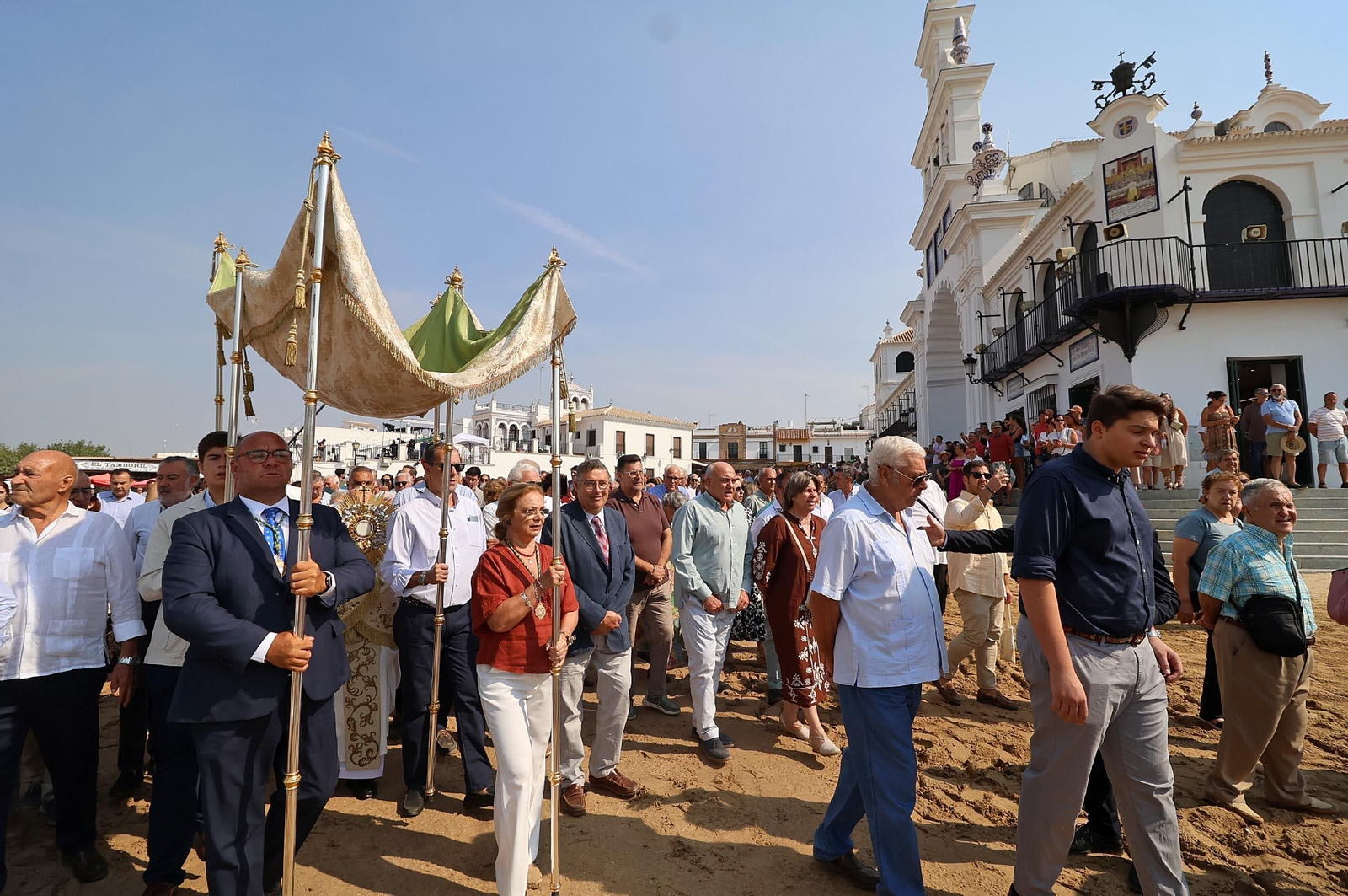 Rocío Chico 2025: Solemne Función Votiva y Procesión Eucarística, con el Santísimo bajo palio por el entorno del Santuario