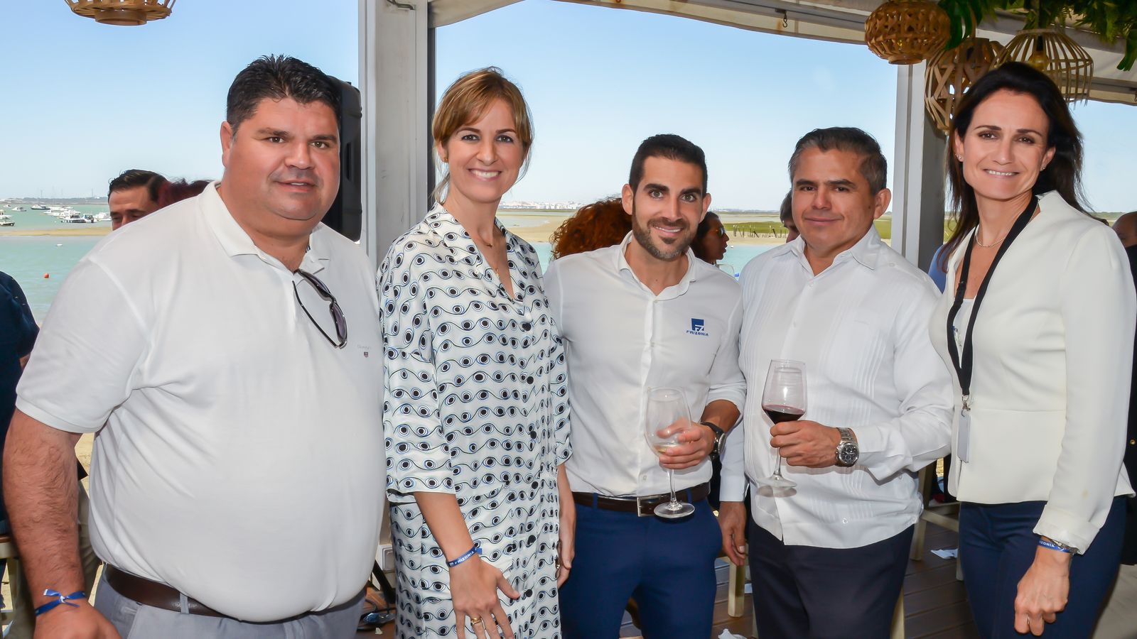 Diego Chaves (Gerente de Verlicoa, Presidente de la FEMCA "Federación de Empresas del Metal de la Provincia de Cádiz", y  Presidente del Clúster Marítimo Naval de Cádiz) junto a su señora, Carlos González (Director Comercial de Frizonia), Raúl Castro Salas (Responsable de Frizonia México), y Kira Casares (Secretaria de Frizonia).