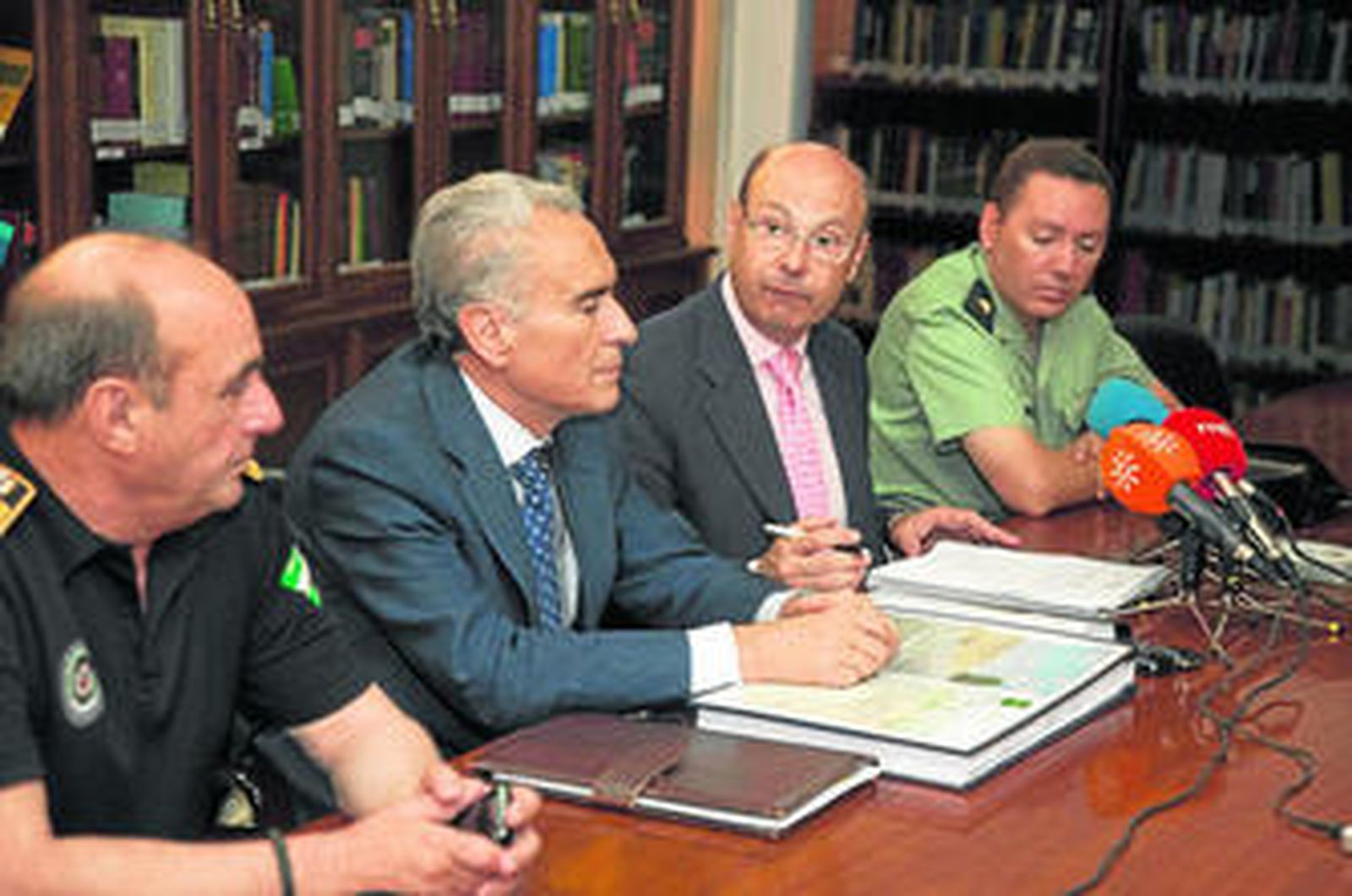 El fiscal de Seguridad Vial, con el jefe de Tráfico y responsables de la Policía Local y la Guardia Civil.