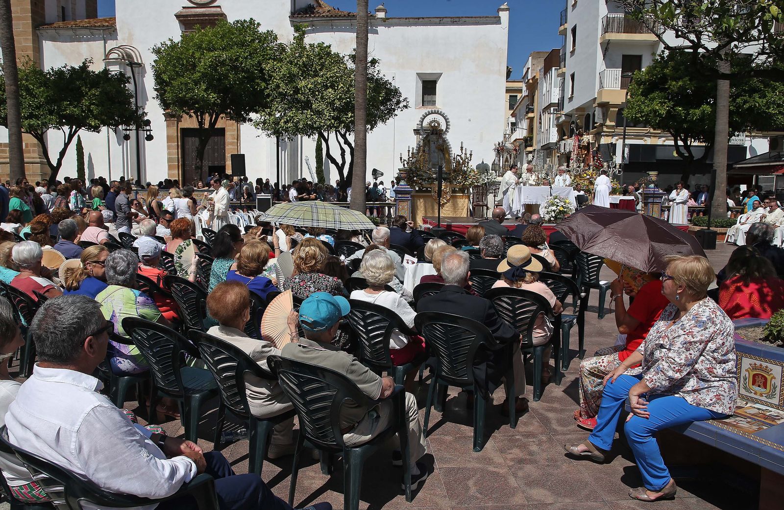 La Misa del Corpus Christi en la Plaza Alta, bajo un sol de justicia.