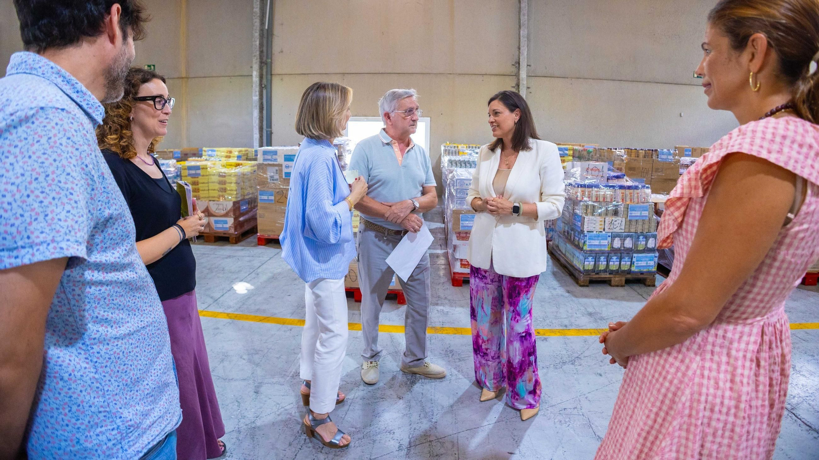 La alcaldesa de San Fernando, Patricia Cavada, visita las instalaciones del Banco de Alimentos