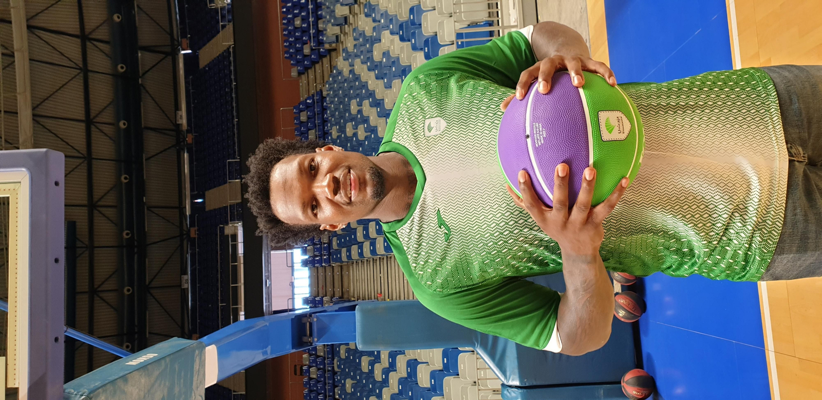 La presentación de Deon Thompson con el Unicaja, en fotos