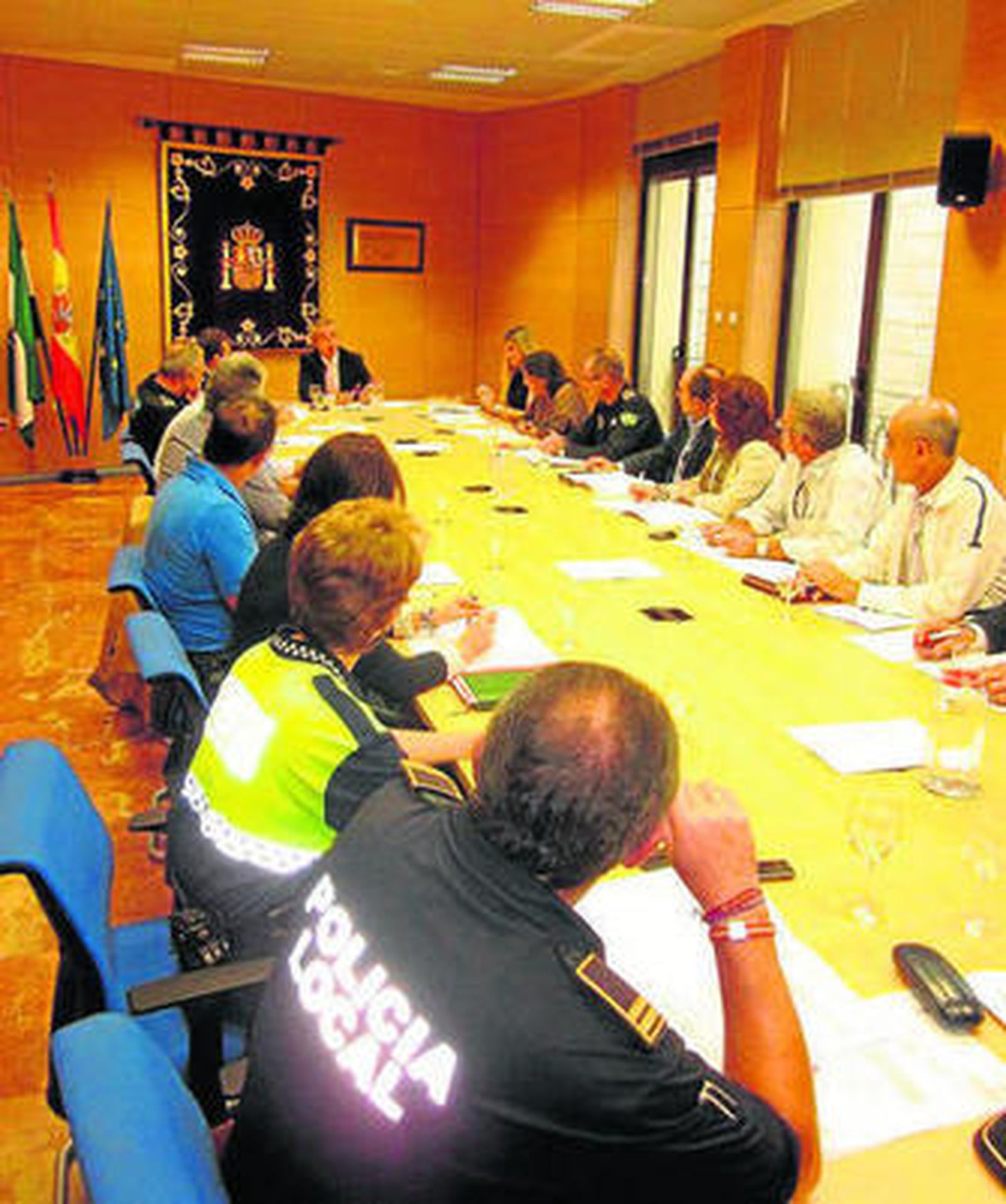 Imagen de la reunión celebrada ayer en la Subdelegación del Gobierno.