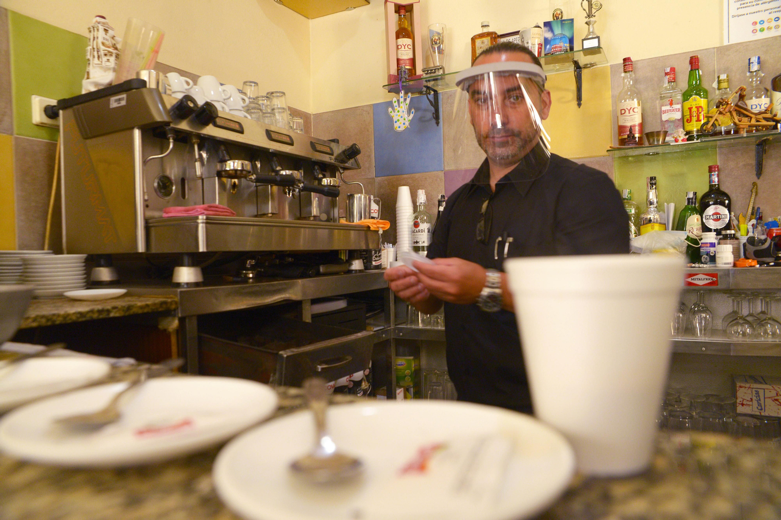 Fotos de bares y restaurantes de La Linea el primer dia de la fase 2