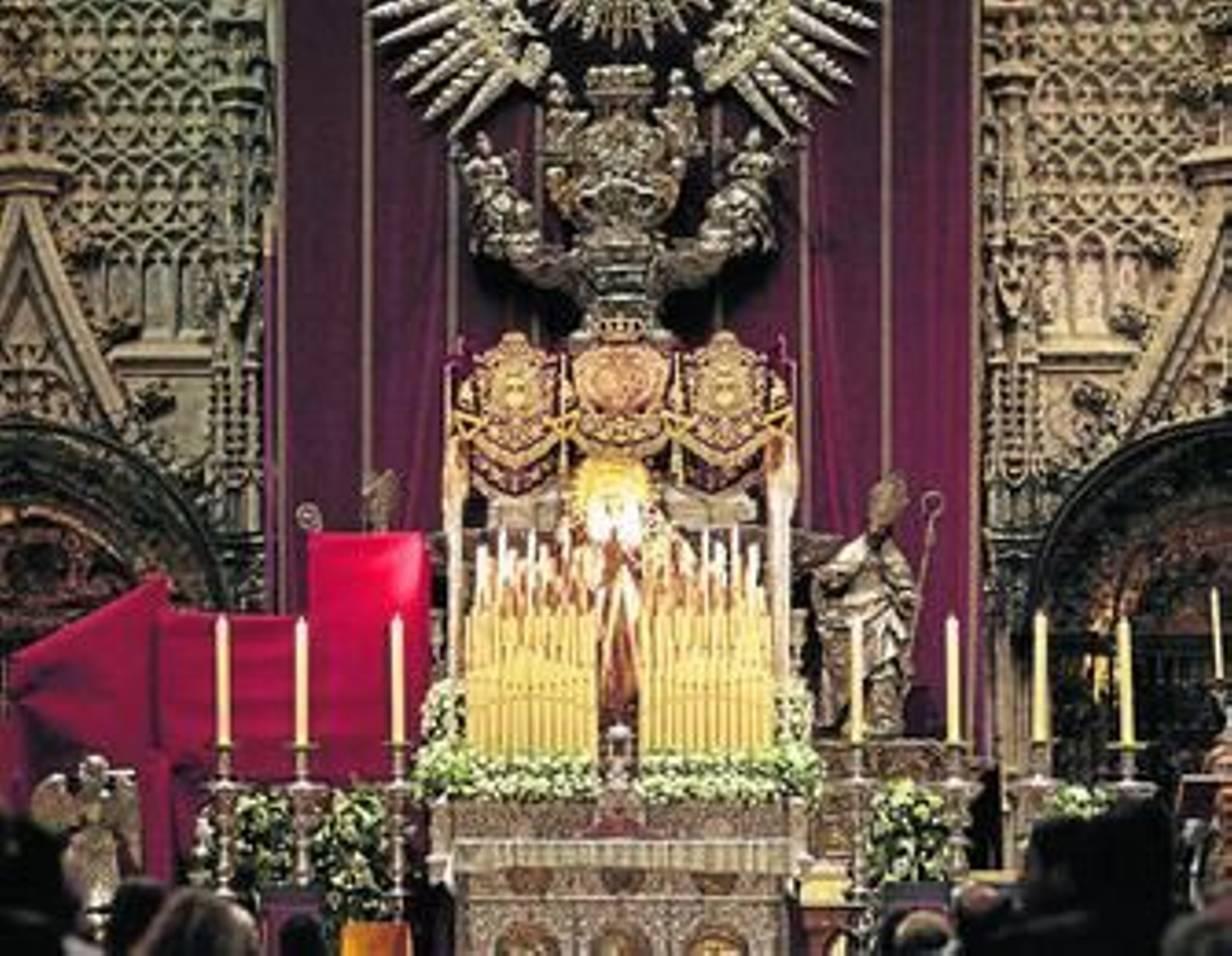 La Virgen de Regla, ayer en la catedral de Sevilla.