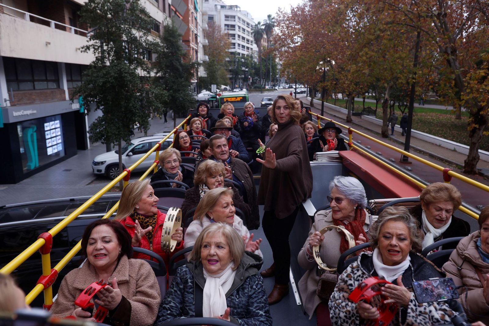 Los mayores de Córdoba cantan a la Navidad en un 'Coro de Coros'