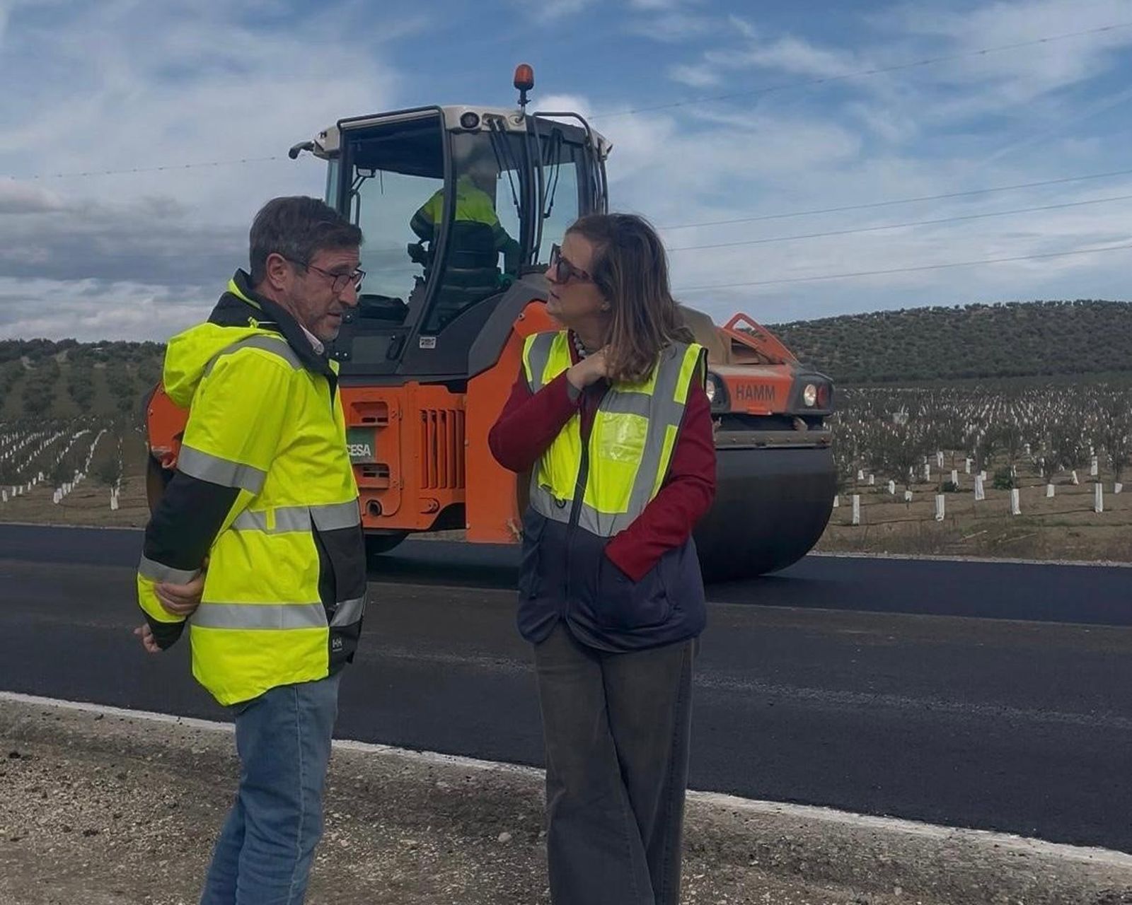 Miguel Contreras visita los trabajos en la A-311.