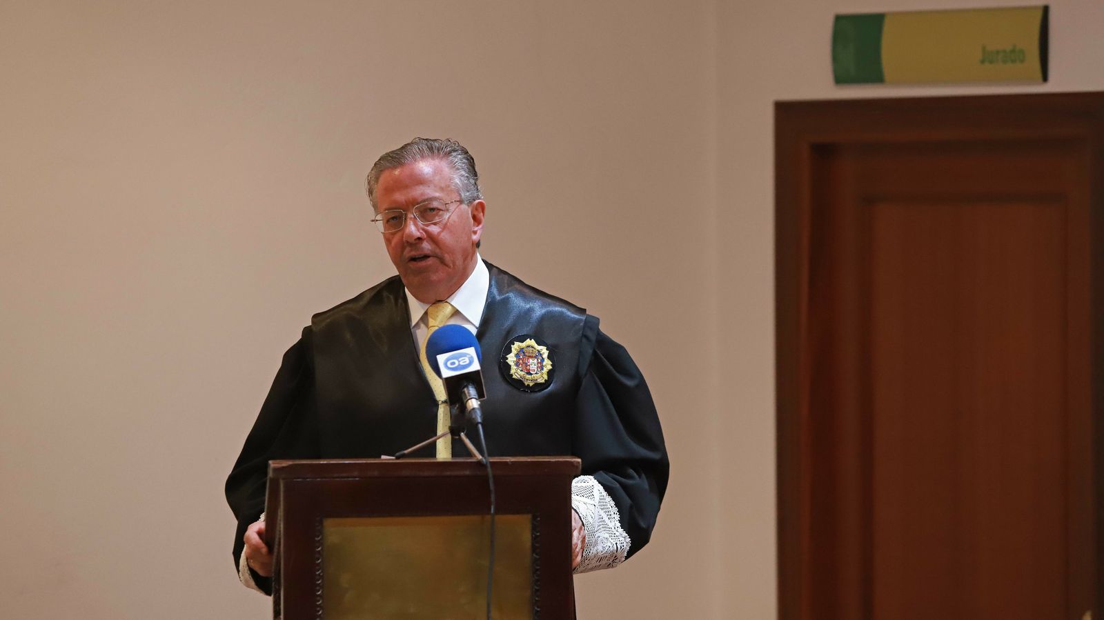 Imposición de la Cruz Distinguida de Primera Clase de la Orden de San Raimundo de Peñafort a Fernando Calleja