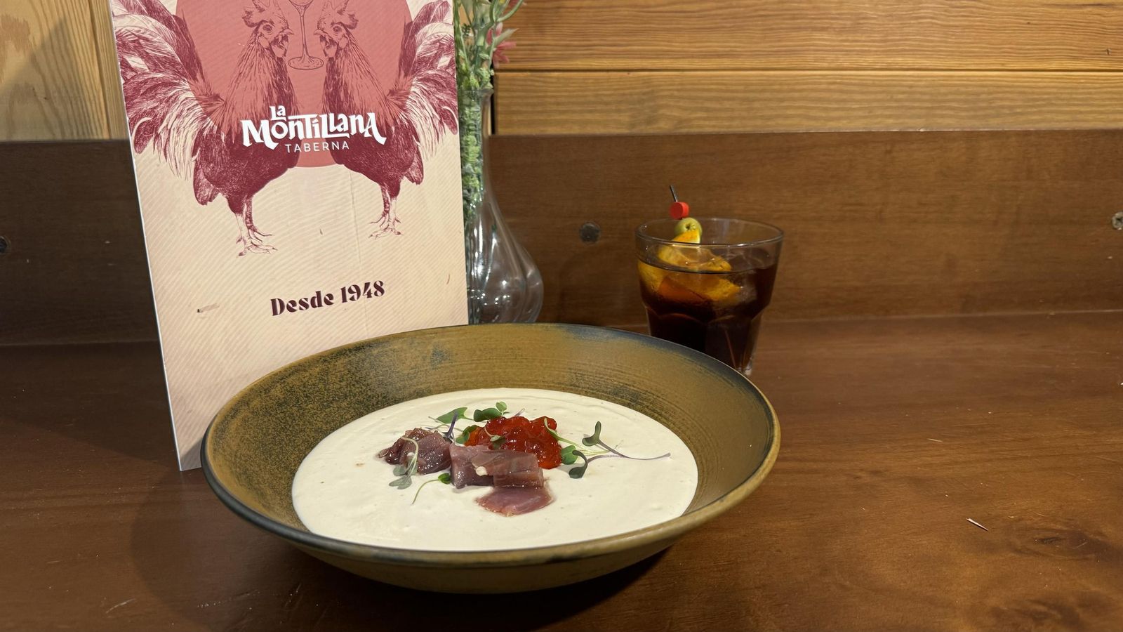 Mazamorra de nuez de macadamia confitura de pimiento asado/jalapeño y atún ahumado