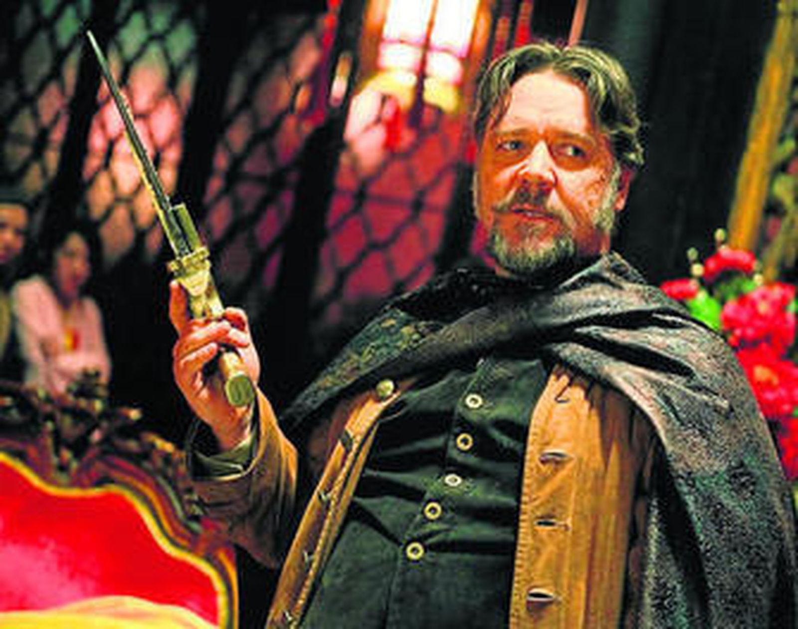 Russel Crowe, defendiendo un guión sin pies ni cabeza.