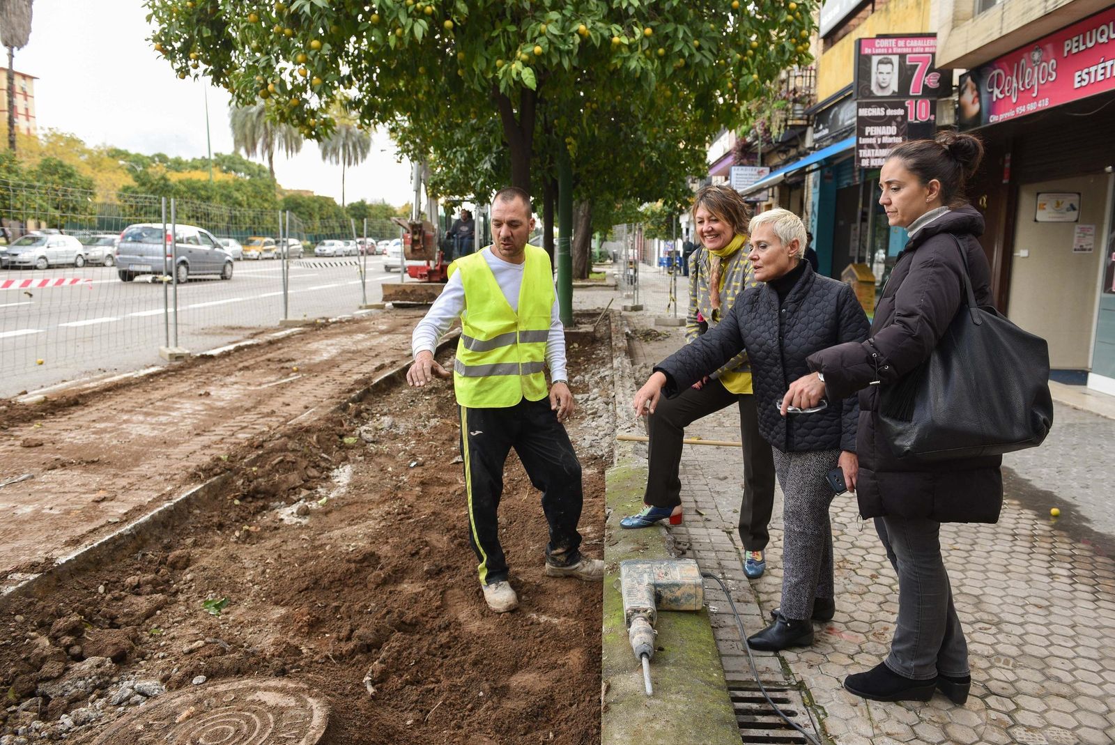 Inmaculada Acevedo supervisa las obras en Clemente Hidalgo.