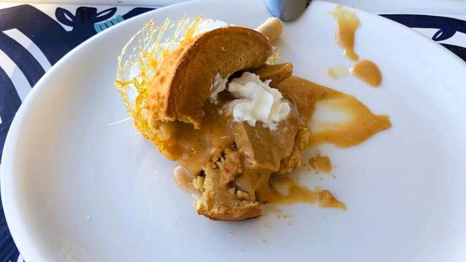 Coulant de turrón de Taberna Avante Claro, en Bajo de Guía, Sanlúcar.