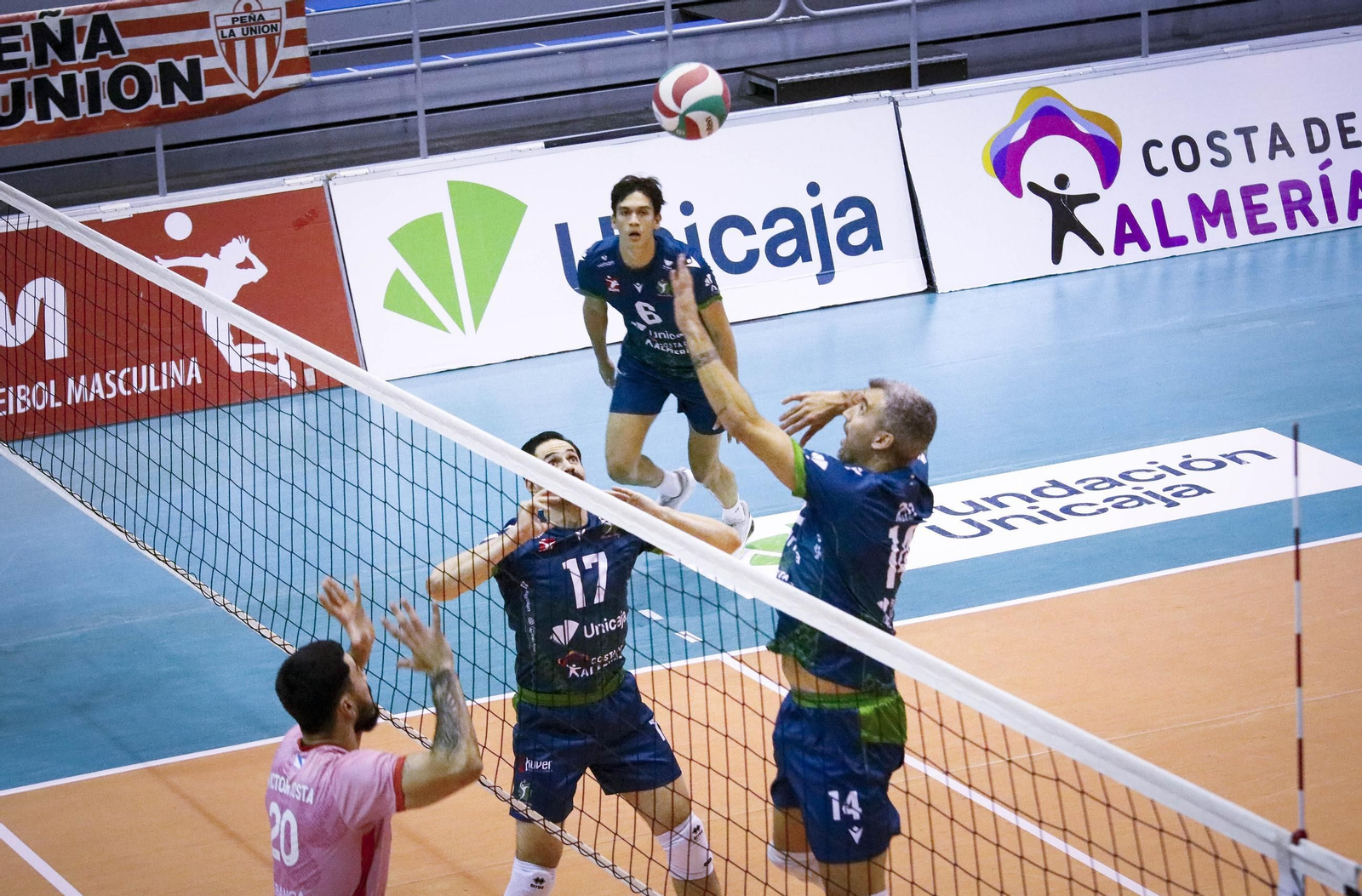 Unicaja Costa de Almería-Arenal Emeve de la Superliga, en imágenes