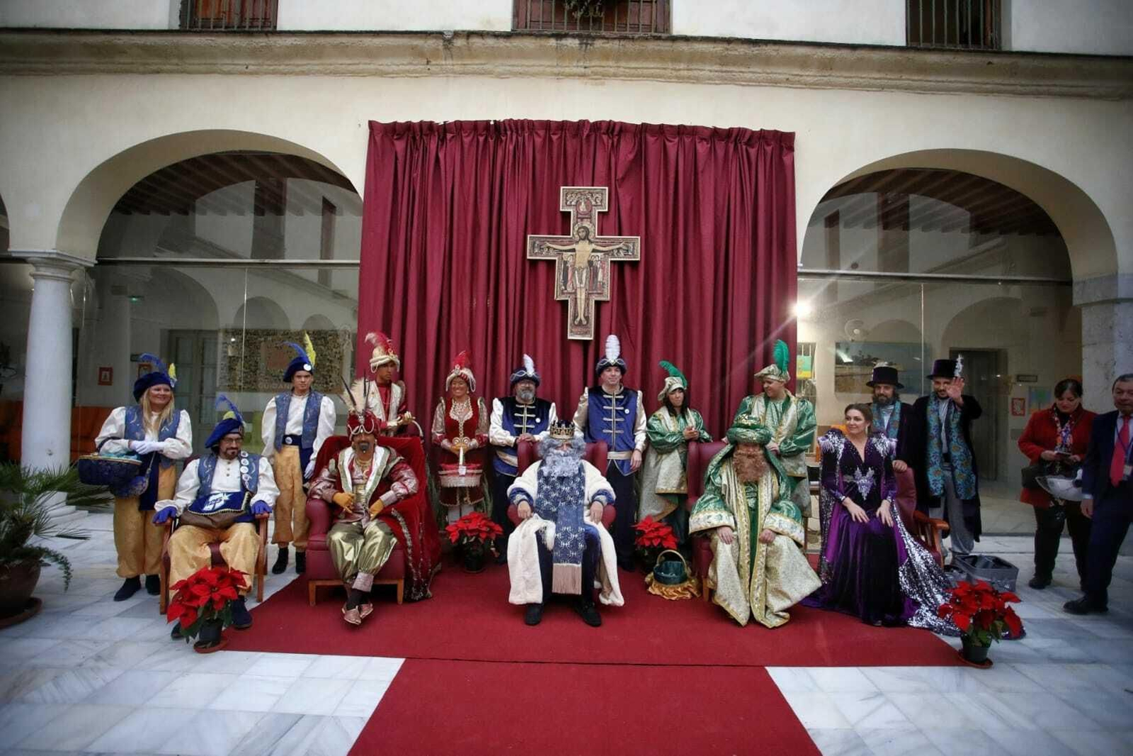 Los Reyes Magos visitan a los abuelos de Cádiz