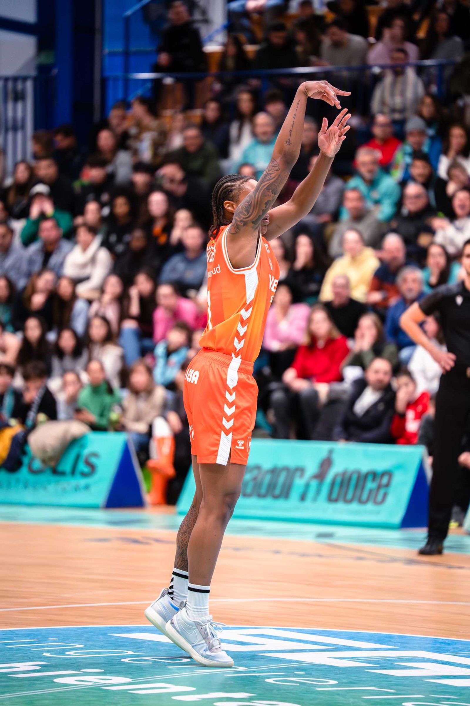 Apoteosis en Estepona; cae el campeón Valencia (67-66)