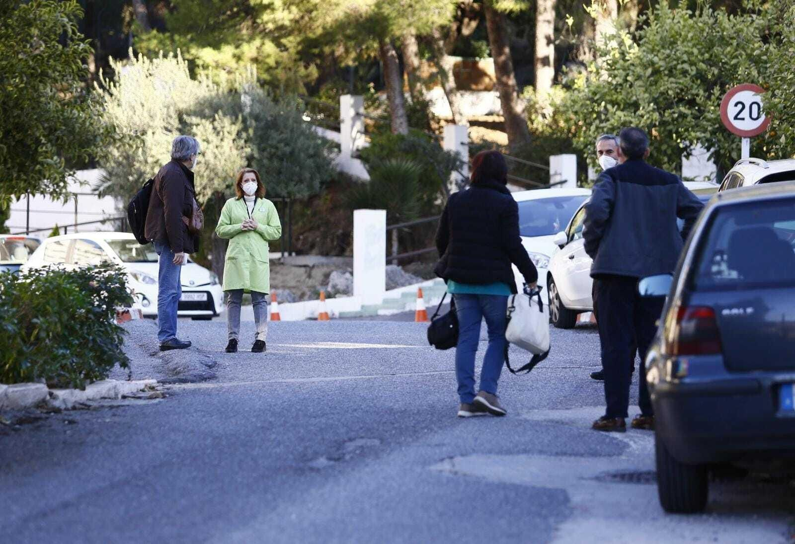 Sanitarios en la residencia de El Palo.