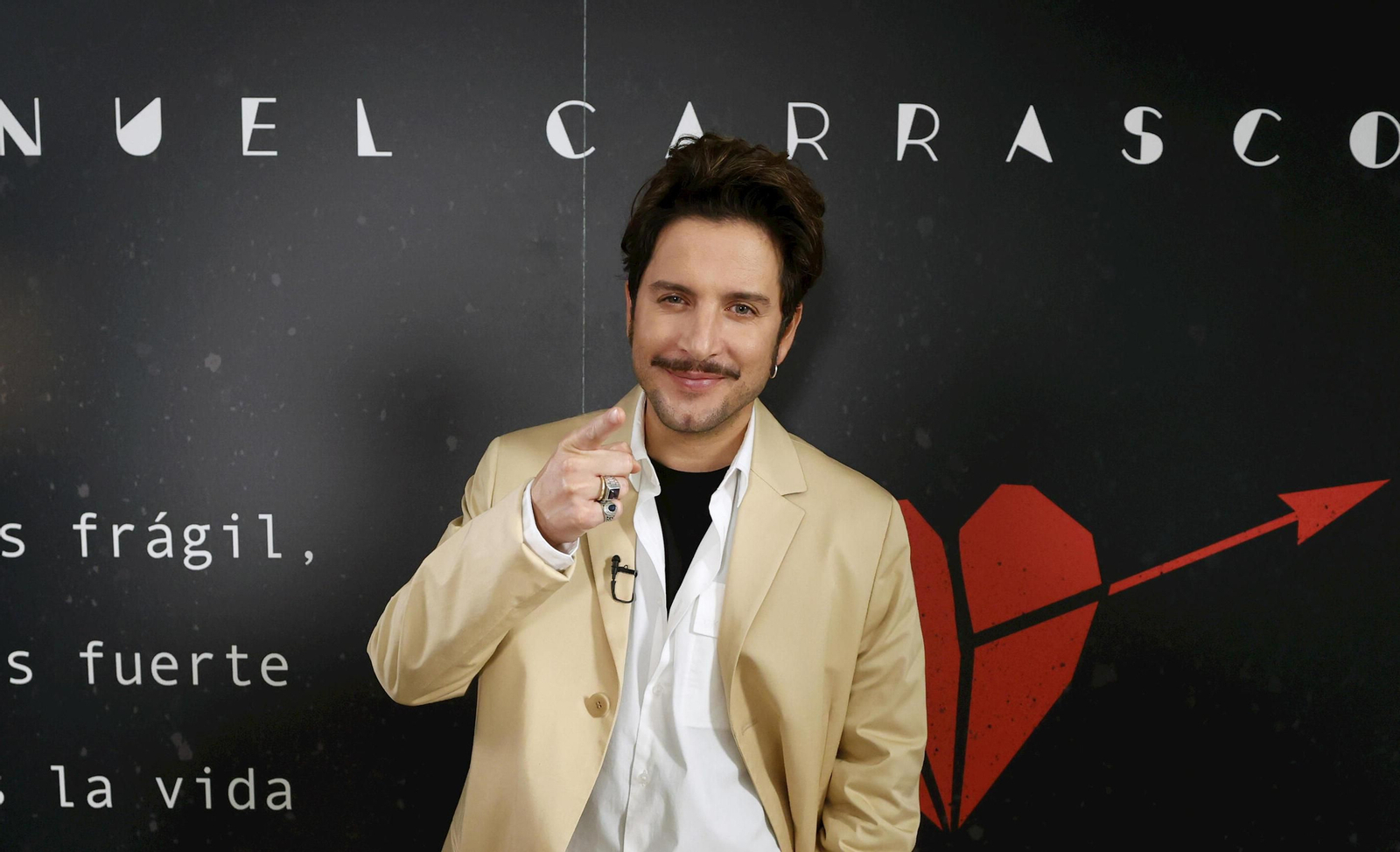 Ya puedes hacerte con el nuevo disco de Manuel Carrasco 'Corazón y Flecha'