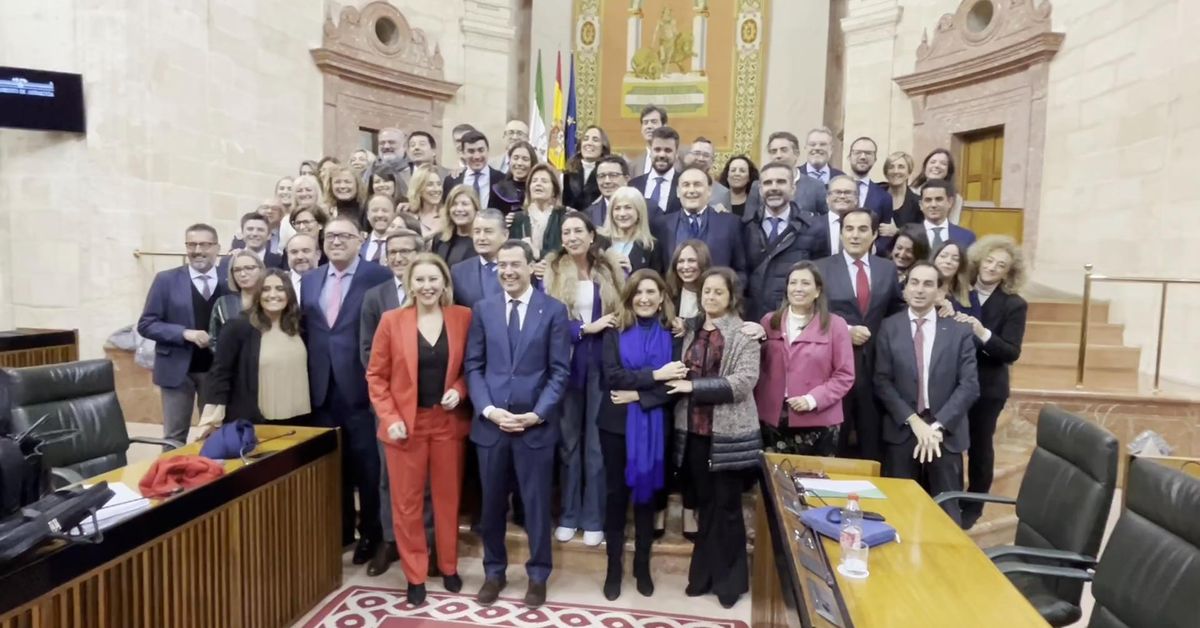 Los diputados del PP y el Consejo de Gobierno cantan el tradicional ...