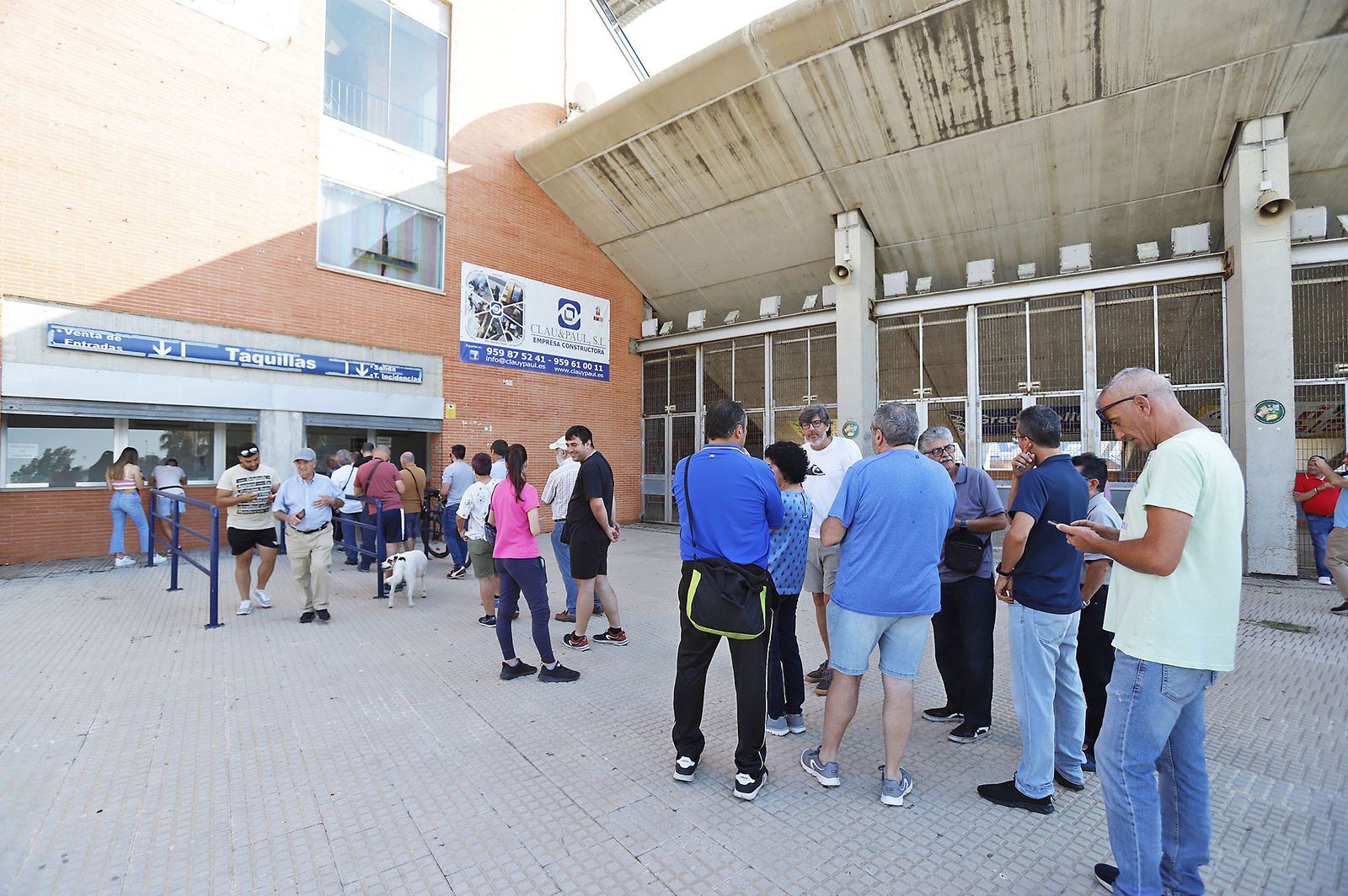Largas colas en el Nuevo Colombino para las entradas del partido ante el Cacereño