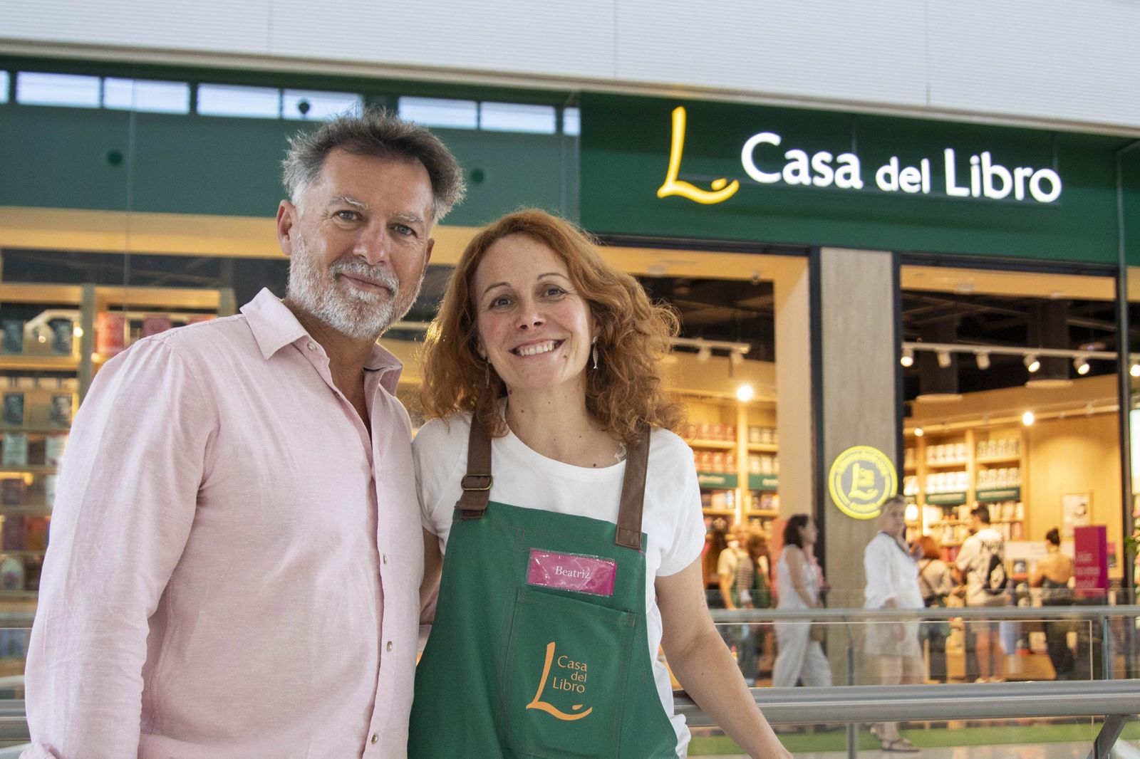 Las imágenes de la apertura de la Casa del Libro en el Centro Comercial Torrecárdenas de Almería