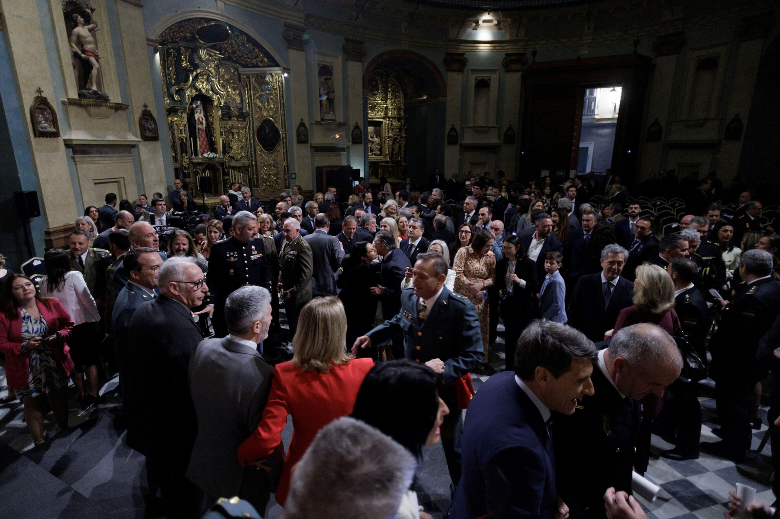 Las imágenes de la entrega de condecoraciones civiles en Cádiz.