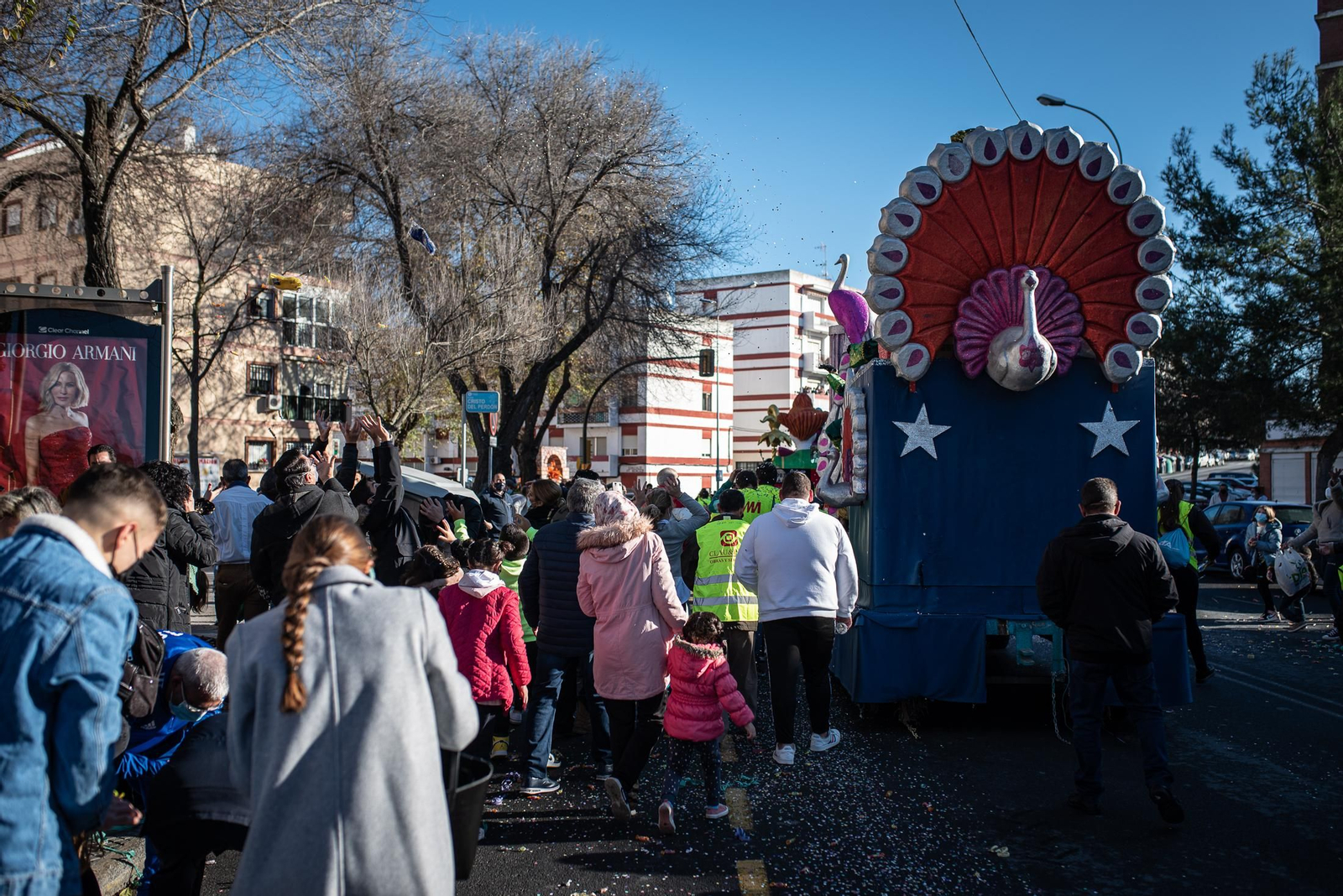 La visita de los Reyes Magos a los barrios de Huelva en imágenes