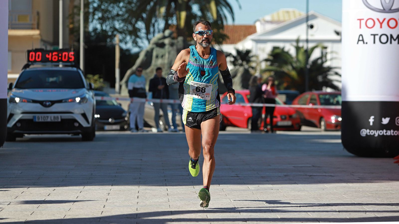Las mejores fotos de la VIII Carrera Cívico Militar 'Entre dos ciudades'