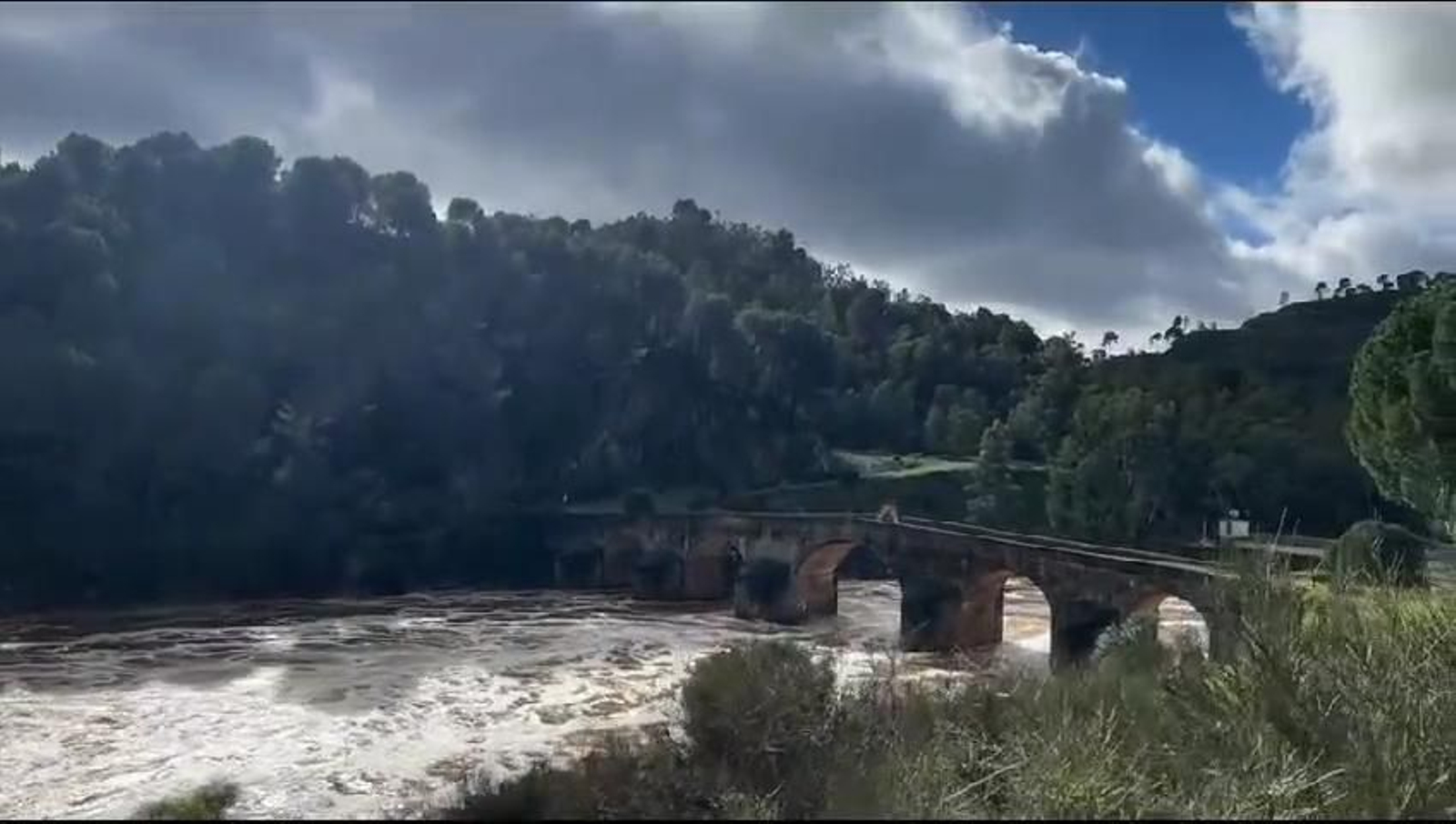 Río Odie a su paso por Sotiel Coronada. Video: Fernando Sánchez Fernández (@Fersanch97) Río Odie a su paso por Sotiel Coronada. Video: Fernando Sánchez Fernández (@Fersanch97)