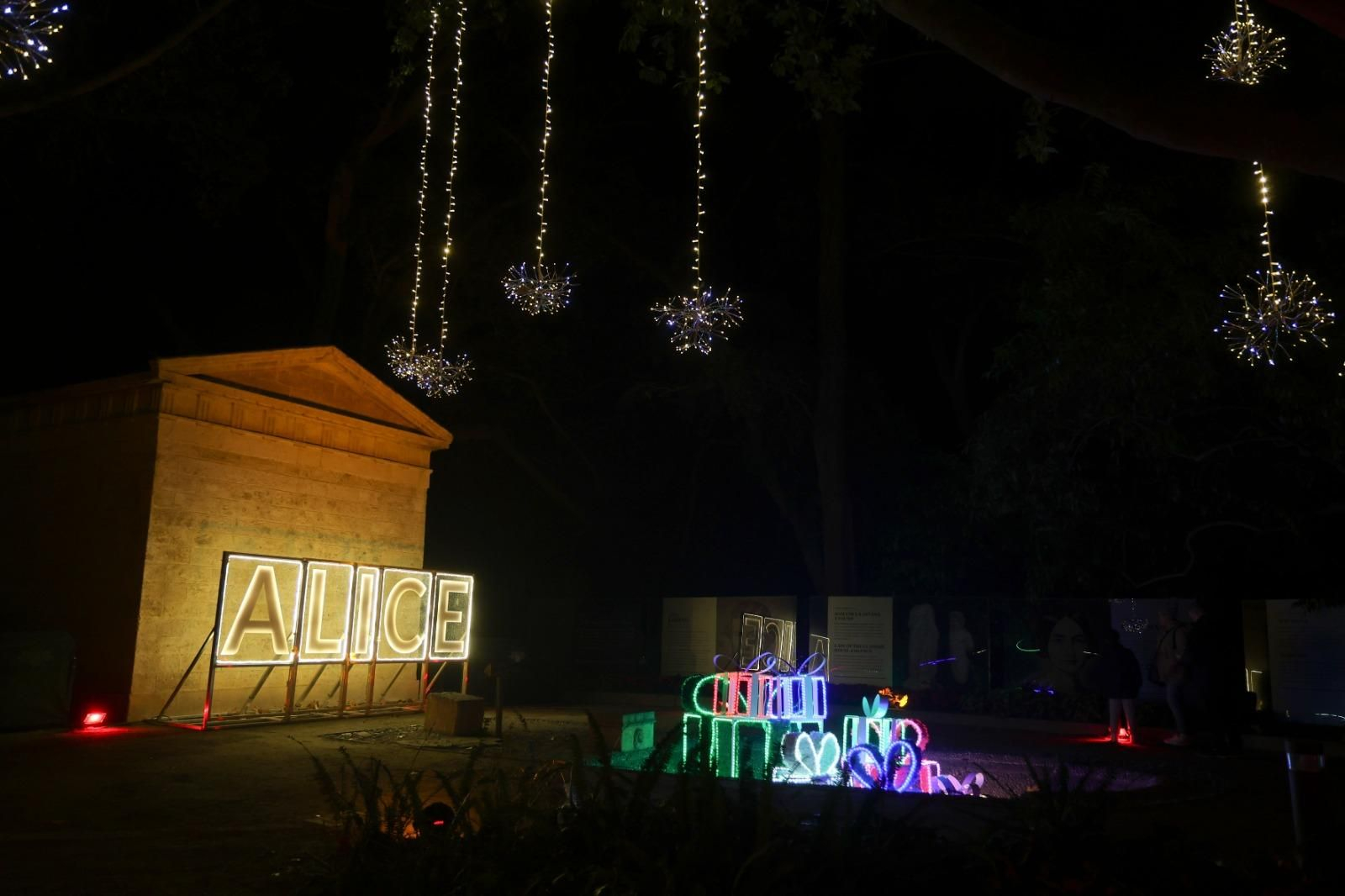 El espectaculo 'La Navidad en el Jardín de las Maravillas¡ en el Jardín Botánico, en imágenes