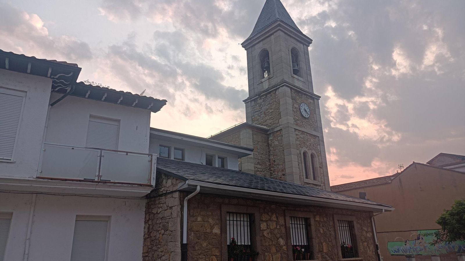 Iglesia de la Asunción de Nuestra Señora, en La Pola de Gordón. Iglesia de la Asunción de Nuestra Señora, en La Pola de Gordón.