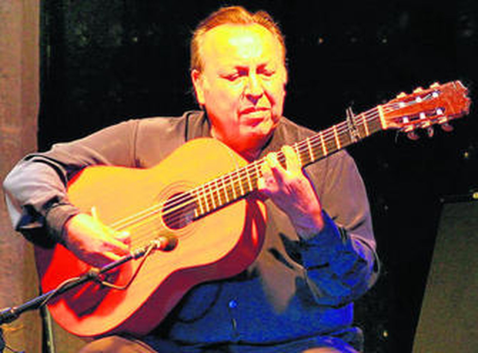 El músico Paco Cepero, durante una de sus actuaciones.