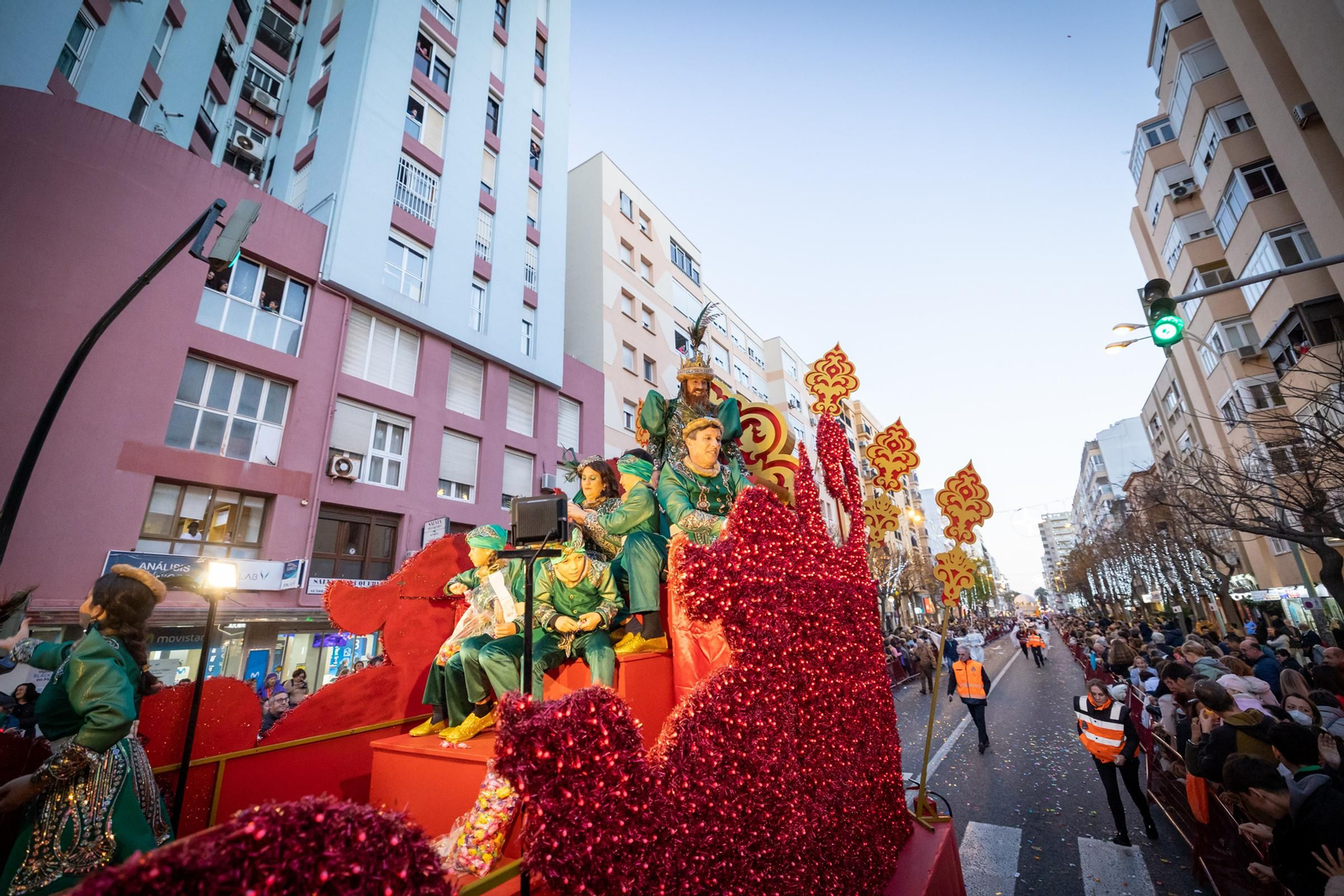 Todas las imágenes de la cabalgata de los Reyes Magos en Cádiz