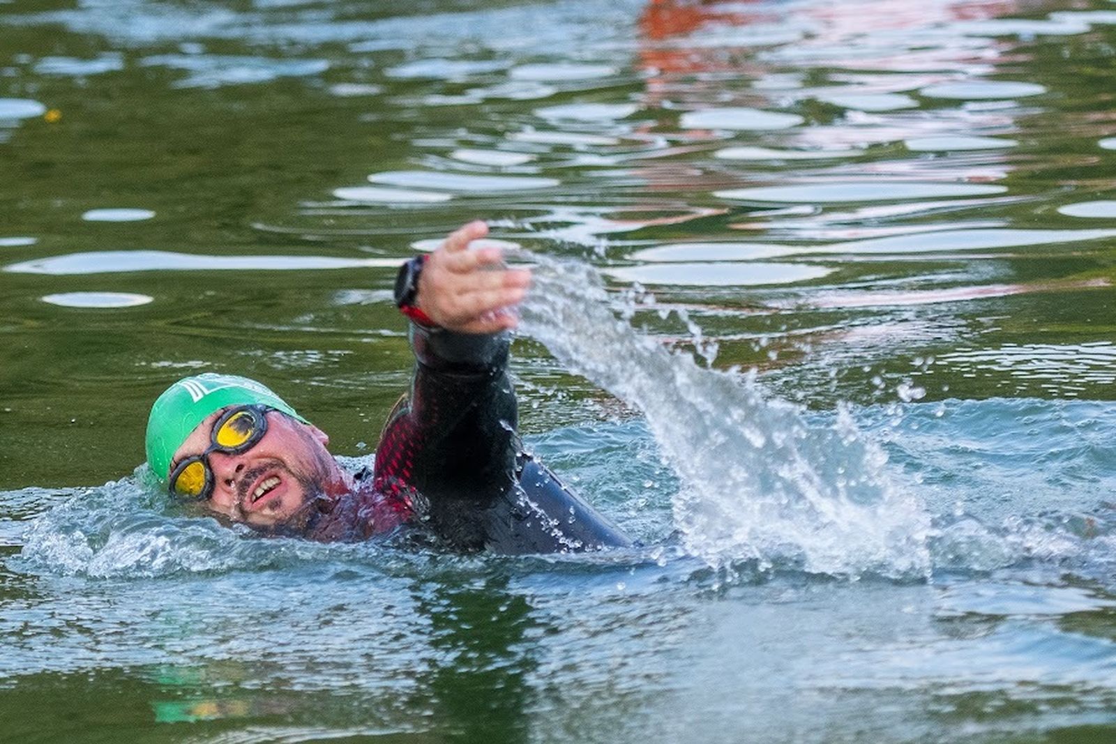 Triatlón a lo largo del Guadalquivir a beneficio de la Fundación Vicente Ferrer
