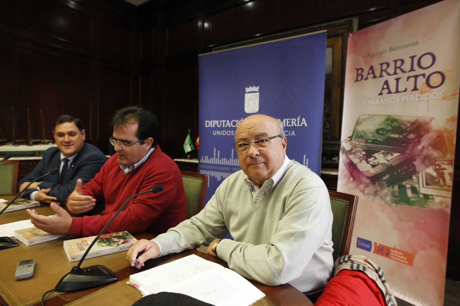 Agustín Belmonte acompañado de Antonio Jesús Rodríguez y Francisco Alonso ayer en Diputación.