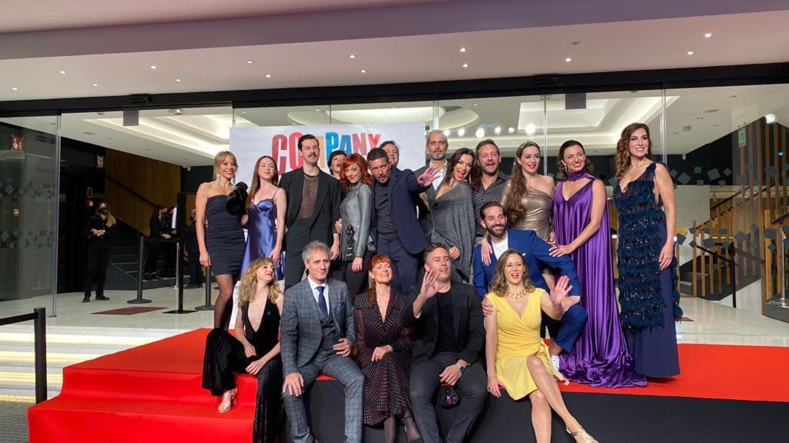 El equipo al completo, con Antonio Banderas en el centro.