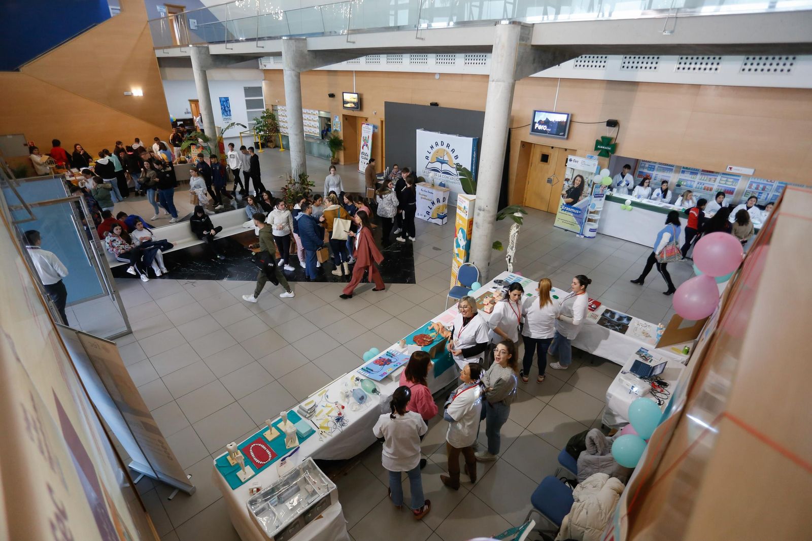 Las fotos de la XIII Feria de Ciclos Formativos Campo de Gibraltar en el Palacio de Congresos de La Línea