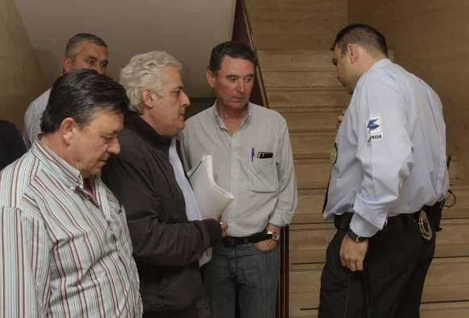 Miembros de IU abandonan el pleno de la Diputación en protesta contra el "trato indigno recibido"