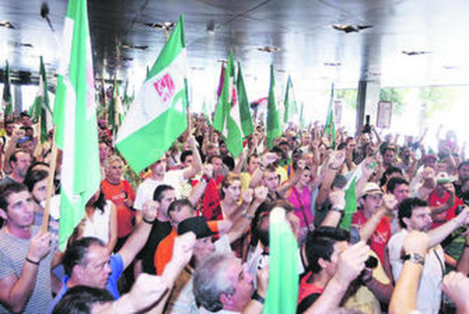 Los trabajadores llenaron por completo una sede de la caja cordobesa.