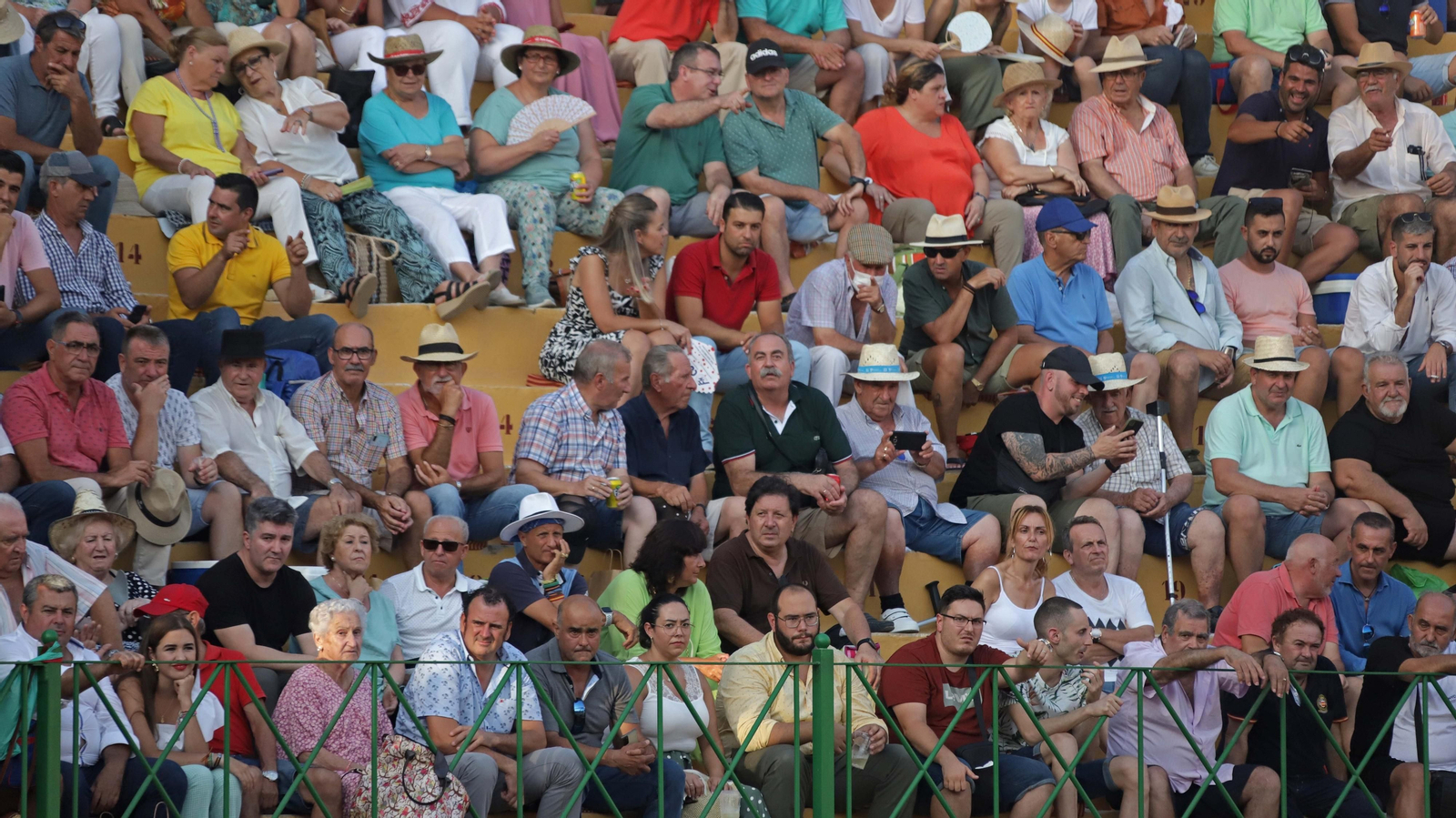 Ambiente en la corrida del viernes de la Feria de La Línea