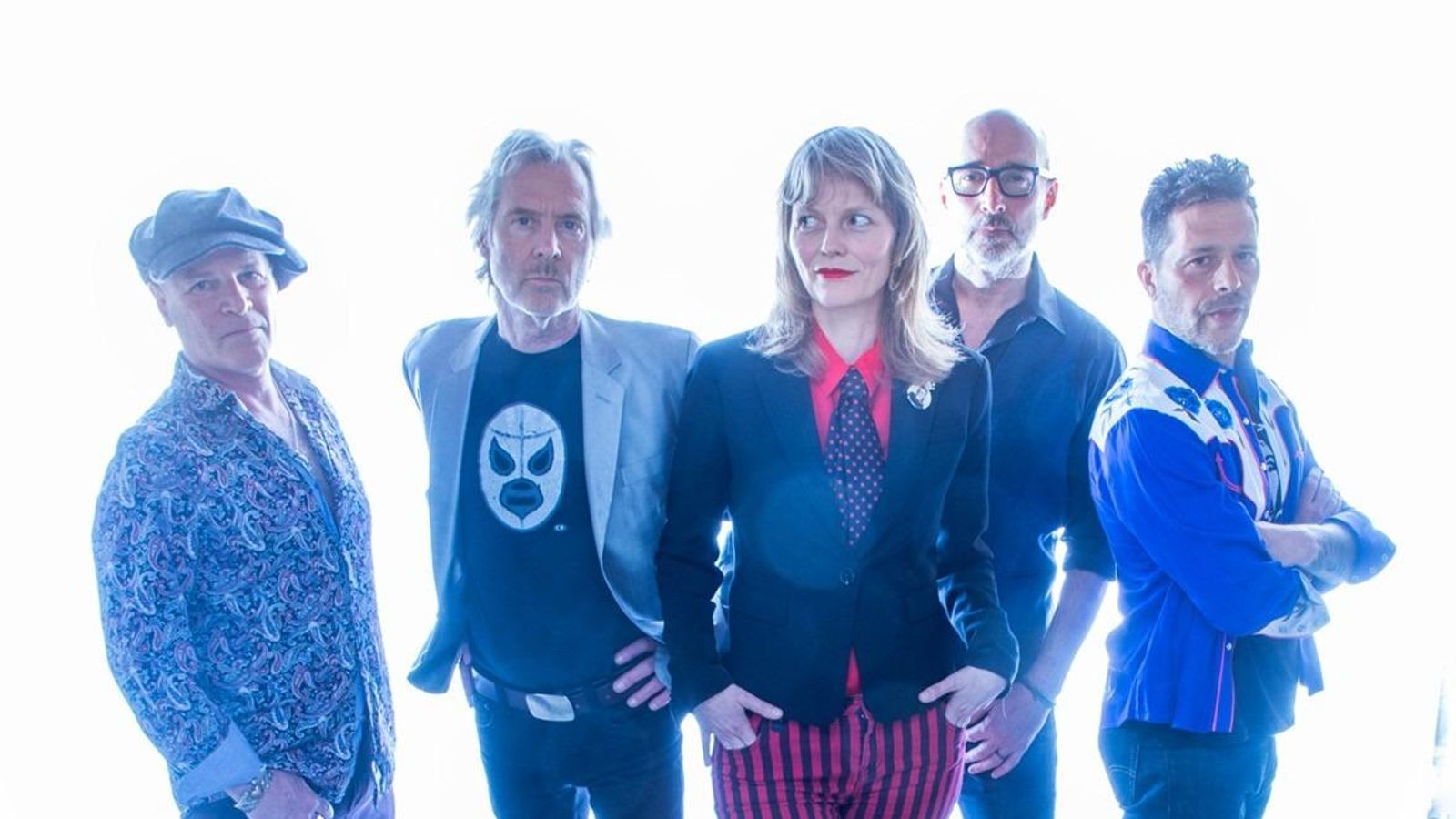 Vibeke Saugestad con su banda de acompañsmiento, con el bajista de The Fleshtones, Ken Fox, a su lado.