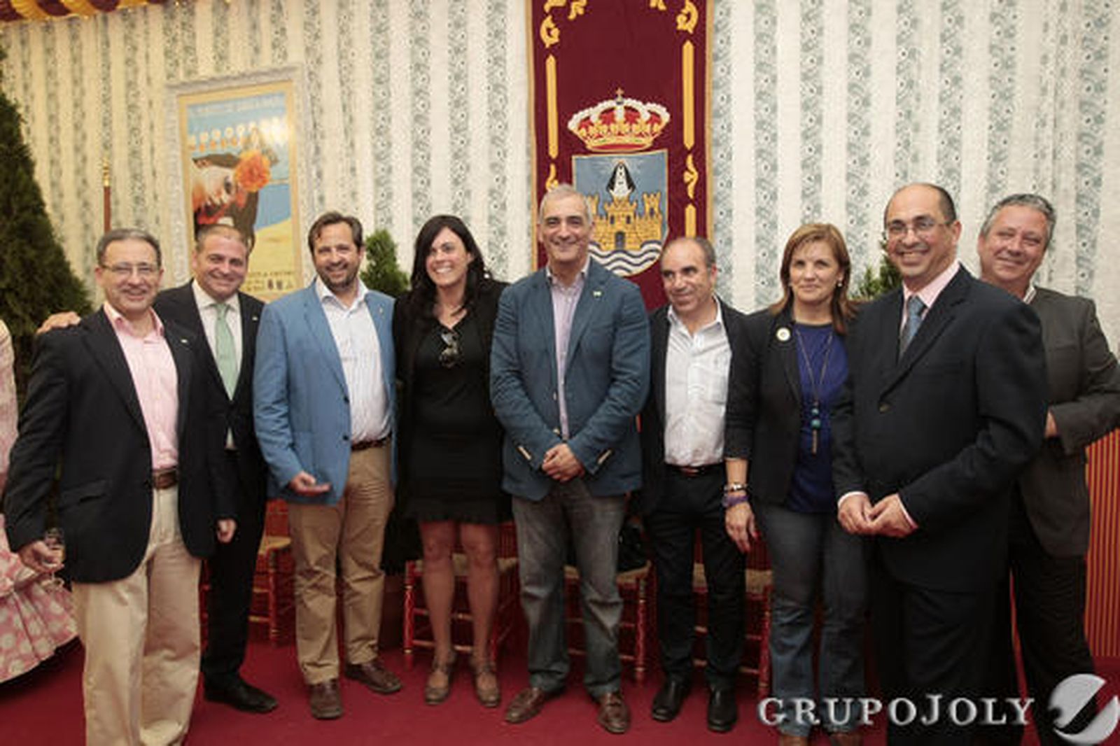 Una foto de la familia andalucista, con alcaldes y concejales de otros municipios como Villamartín y Los Barrios.

Foto: Fito Carreto