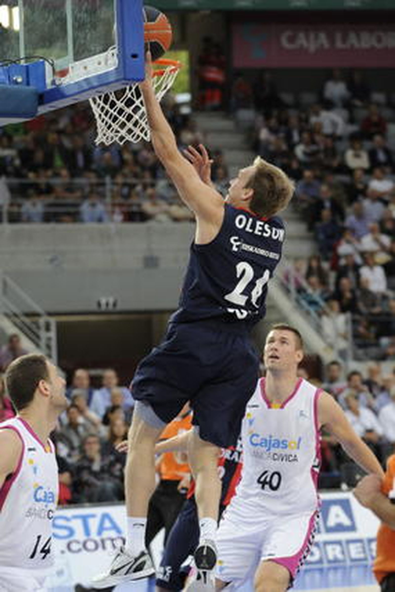El Cajasol-Banca Cívica comienza su andadura en la Liga Endesa con derrota en casa del Caja Laboral (73-60).

Foto: Lino González (ACB Photo)