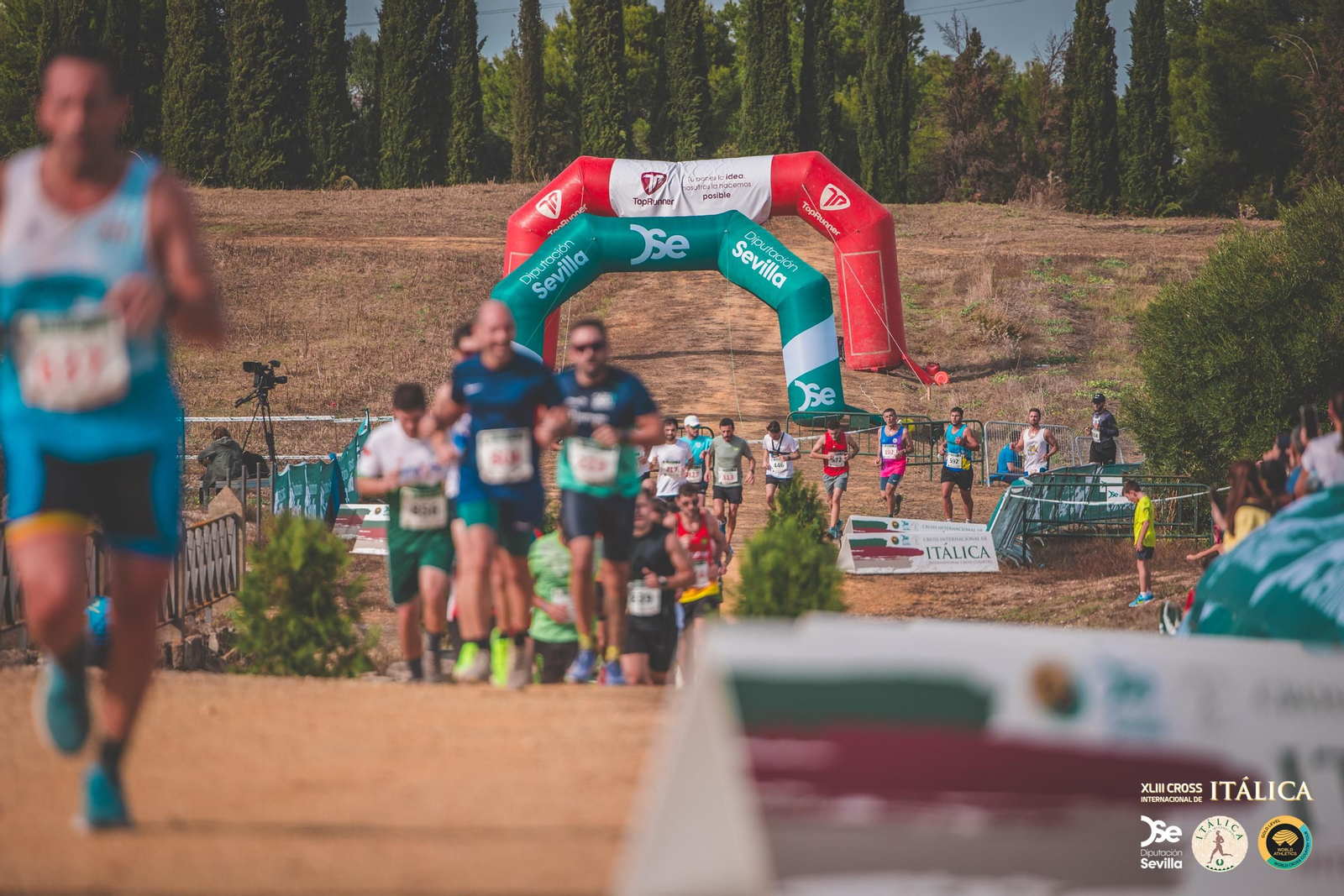 Búscate en las fotos del Cross de Itálica 2025 | 2