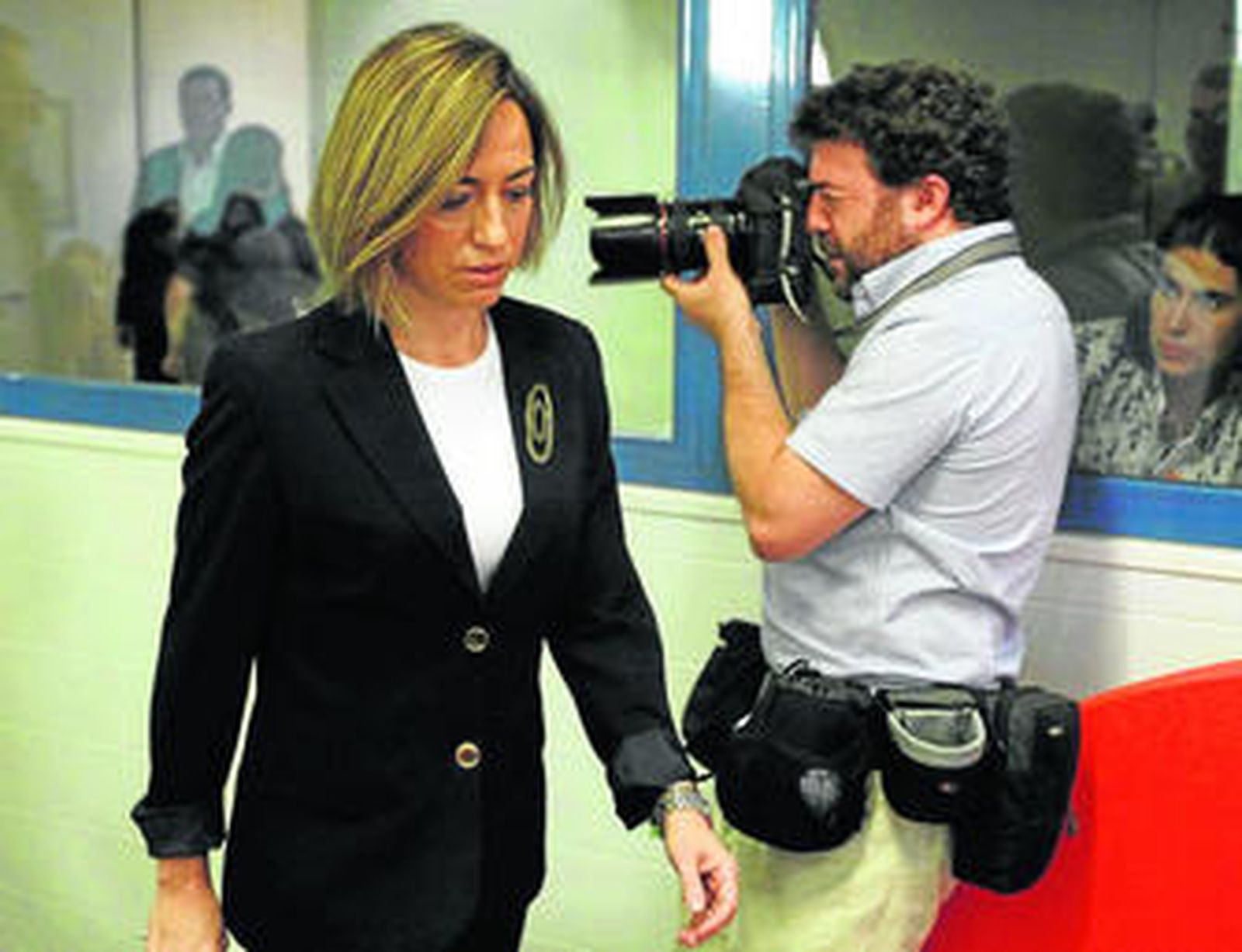 Chacón, a su llegada a Ferraz para anunciar su decisión.