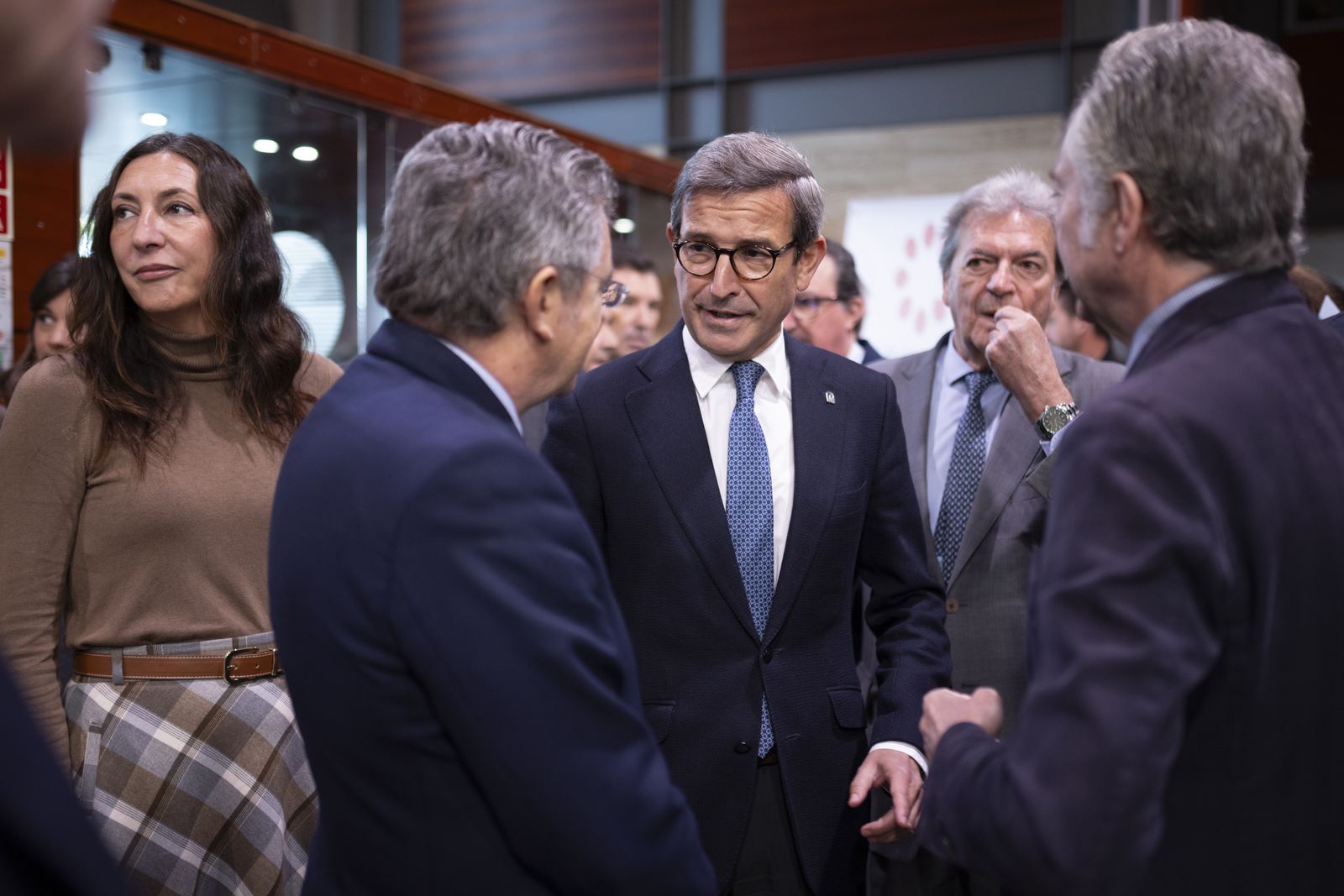Imágenes de la recepción de los invitados al desayuno-coloquio con Jorge Paradela en el Foro Joly Andalucía